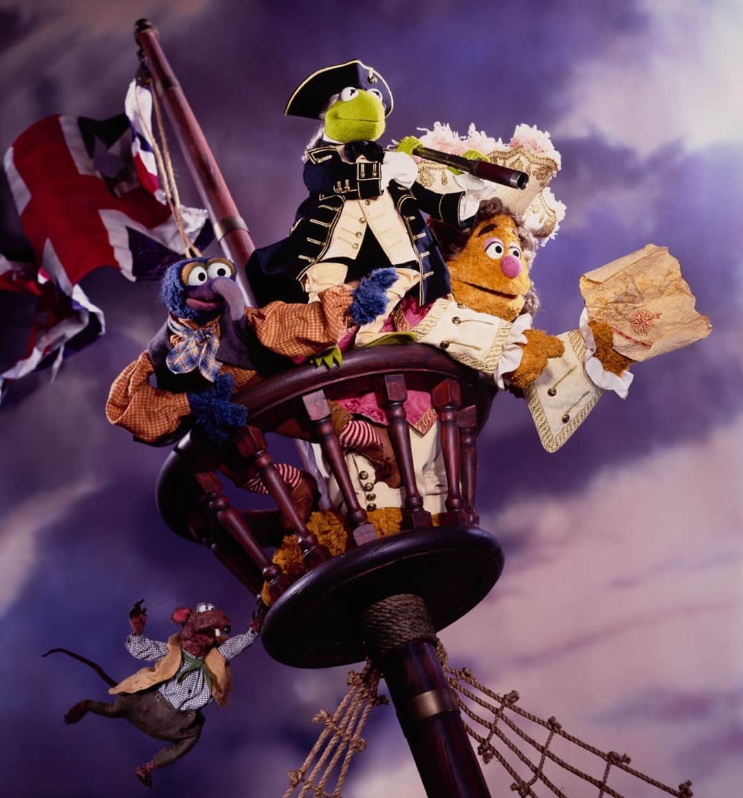 Disneyさんのインスタグラム写真 - (DisneyInstagram)「Hi-ho, high seas! 🌊  Muppet Treasure Island first set sail for adventure 25 years ago today!」2月17日 4時00分 - disney