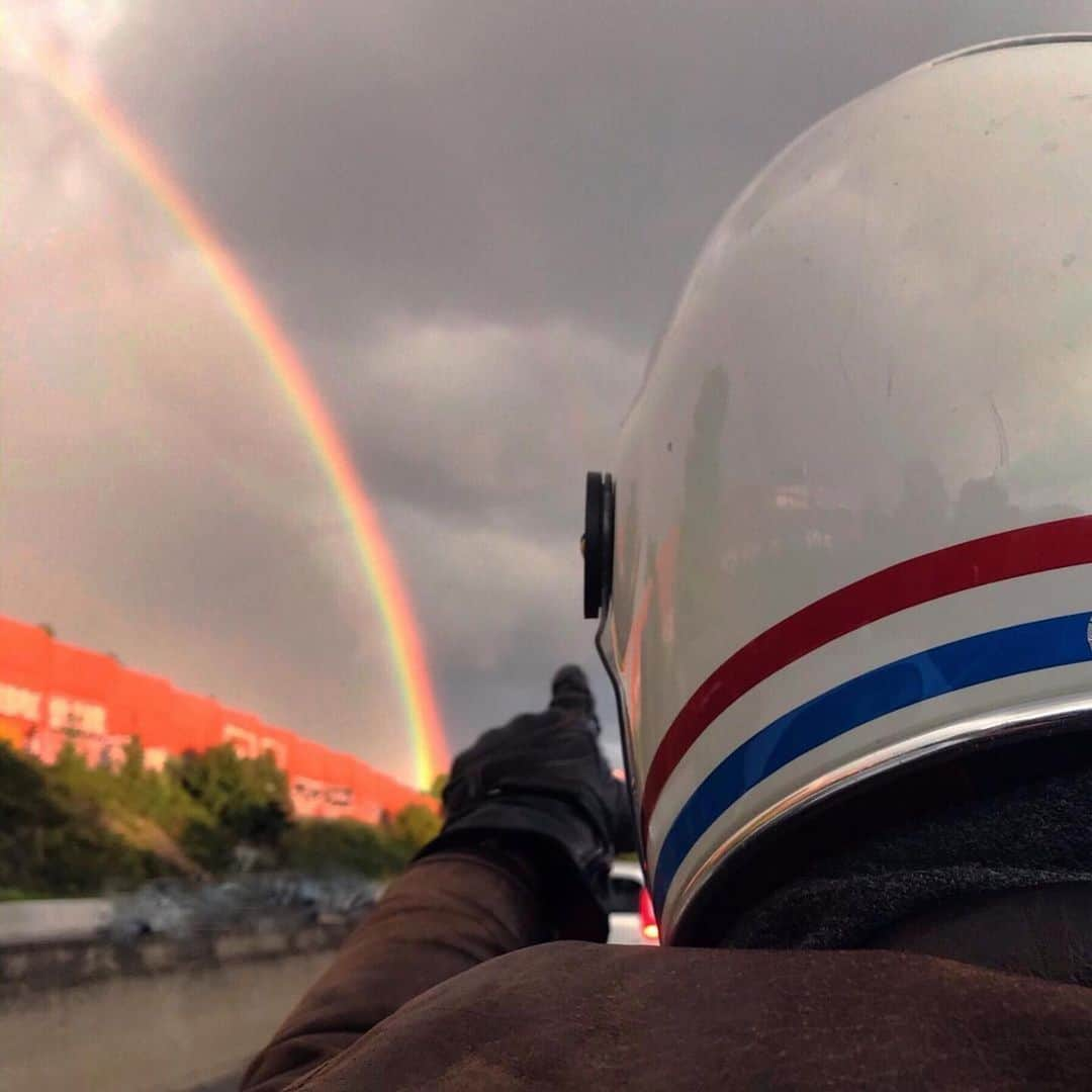 epidemic_motorsさんのインスタグラム写真 - (epidemic_motorsInstagram)「Over the rainbow 🌈  @hexagone_tour  Ce genre de moment magique sur la route ☀️  . . .   #trip #makelifearide #roadtripping #motorcycle #vintage #bmw #caferacer #ontheroad #voyage #bmwmotorrad  #france #roadtrip #bmwr100 #classicbike @epidemic_motors #instamotorcycle #bikersofinstagram #2wheelslovers #instamotogallery #caferacerculture @michelinvoyage  📸 @ninamyls」2月17日 4時15分 - epidemic_motors