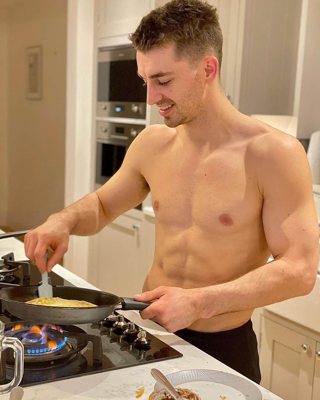 マックス・ウィットロックのインスタグラム：「#pancakeday who made the most of it today? 🥞」