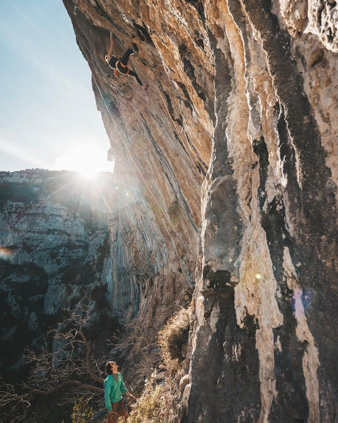 ニナ・カプレツさんのインスタグラム写真 - (ニナ・カプレツInstagram)「After some epic “Andrea” issues, we finally enjoyed outdoors on its finest! 👌👍👍 More of that please. 📸 @jeremy_bernard_photography  #lovelife #andrea #scarpaclimb   @arcteryx @petzl_official @scarpaspa @hydroflask @iconoutdoor @goalzero @arkose.climbing」2月17日 4時36分 - ninacaprez