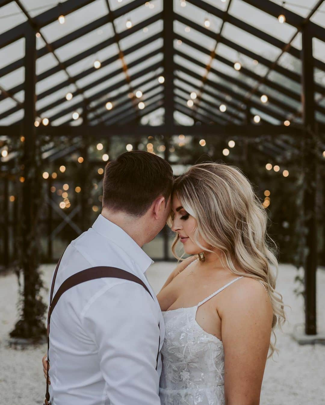 Shannonさんのインスタグラム写真 - (ShannonInstagram)「Since our wedding was a once in a lifetime type thing... you know we had to do an outfit change 🥰💜 custom dress by the best @trishpeng photography @davidle_nz 📸」2月17日 4時52分 - shaaanxo