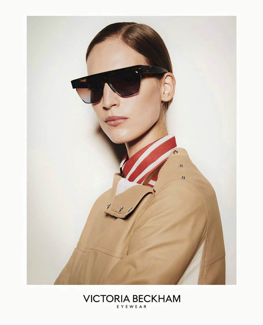 ヴァネッサ・アクセンテのインスタグラム：「New Victoria Beckham Eyewear 🕶」