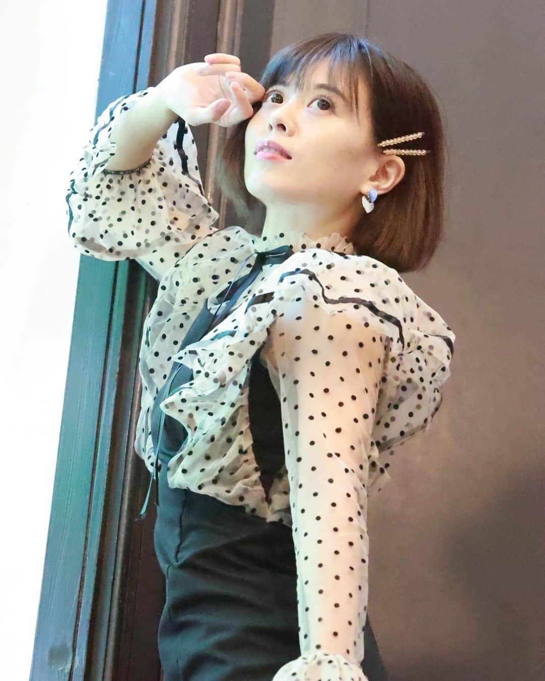 及川愛未のインスタグラム：「今日はオファーいただいたyoutube番組収録📹　素敵なデザイナーズホテルをご用意いただき感謝🙏✨ がんばりまーす🎶  着用tika dress👗 商品詳細は11月のInstagramから https://www.instagram.com/p/CHcBHRPnIb-/?igshid=zc2fx2u5ukuz  キャバドレス tika https://www.tika.jp/?gclid=CjwKCAiA65iBBhB-EiwAW253WymI1H94FRmo4PsUVb-VbeBNGojLo6a7lQJJZ4pdIGDfVpnpajUJghoCbz0QAvD_BwE  #shooting #撮影 #リクエスト撮影 #撮影会 #商用撮影 #写真展 #宣材写真 #プロカメラマン #横浜 #横浜市開港記念会館 #みなとみらい #ステンドグラス #dress #サロンモデル #ブライダル #ウェディングモデル  #ポートレートしま専科  #ポートレート  #photography  #写真  #写真好きな人と繋がりたい  #写真撮るの好き人と繋がりたい  #portraitmodel #portrait  #東京カメラ部  #カメラマン募集  #ファインダー #ファインダー越しの私の世界  #followme ‪ ‬#model  ♠️郡司大地作品『love me』 2nd写真集発売中📚  bookwalker、7net、FOD、コミックシーモアより発売（今後展開増える予定）  https://bookwalker.jp/de40378348-f389-417d-bcf8-72851d1f9b59/  https://7net.omni7.jp/detail/5110796705  https://fod-sp.fujitv.co.jp/s/books/898454/BT000089845400100101/  https://www.cmoa.jp/title/1101297714/  amazonからも購入できます https://www.amazon.co.jp/『Love-me』-manami-写真集-ラビリンス-ebook/dp/B08VRJXF8S/ref=mp_s_a_1_28?dchild=1&keywords=manami&qid=1613345281&sr=8-28  🔹first写真集『Pin Up Girl』『PHOTO SHOT　manami （ラビリンス） オンデマンド・kindle出発より発売 https://www.amazon.co.jp/「PHOTO-SHOT」-エンジェルガール-manami-美女グラビアコレクション-manami/dp/B07SZGSZJ7/ref=mp_s_a_1_48?keywords=manami&qid=1613344854&sr=8-48  https://www.amazon.co.jp/gp/aw/d/B07TLPBDL2/ref=tmm_pap_title_0?ie=UTF8&qid=1613344846&sr=8-50  ♠️レースクイーングラビアエンターテイメントtopqueen 週2回更新 壁紙ダウンロードできます  http://www.topqueen.jp  ※2021年3月31日(水)をもちましてサービスを終了のため、サービスの終了に先立ち、2月26日(金)でコンテンツの更新を終了、2月28日(日)で新規会員登録を終了させて頂きます。 サイトへのログイン・閲覧は3月31日(水)までとなります。  ダウンロードも出来なくなりますので、新規会員登録は2月28日(日)までにお済み下さい。」
