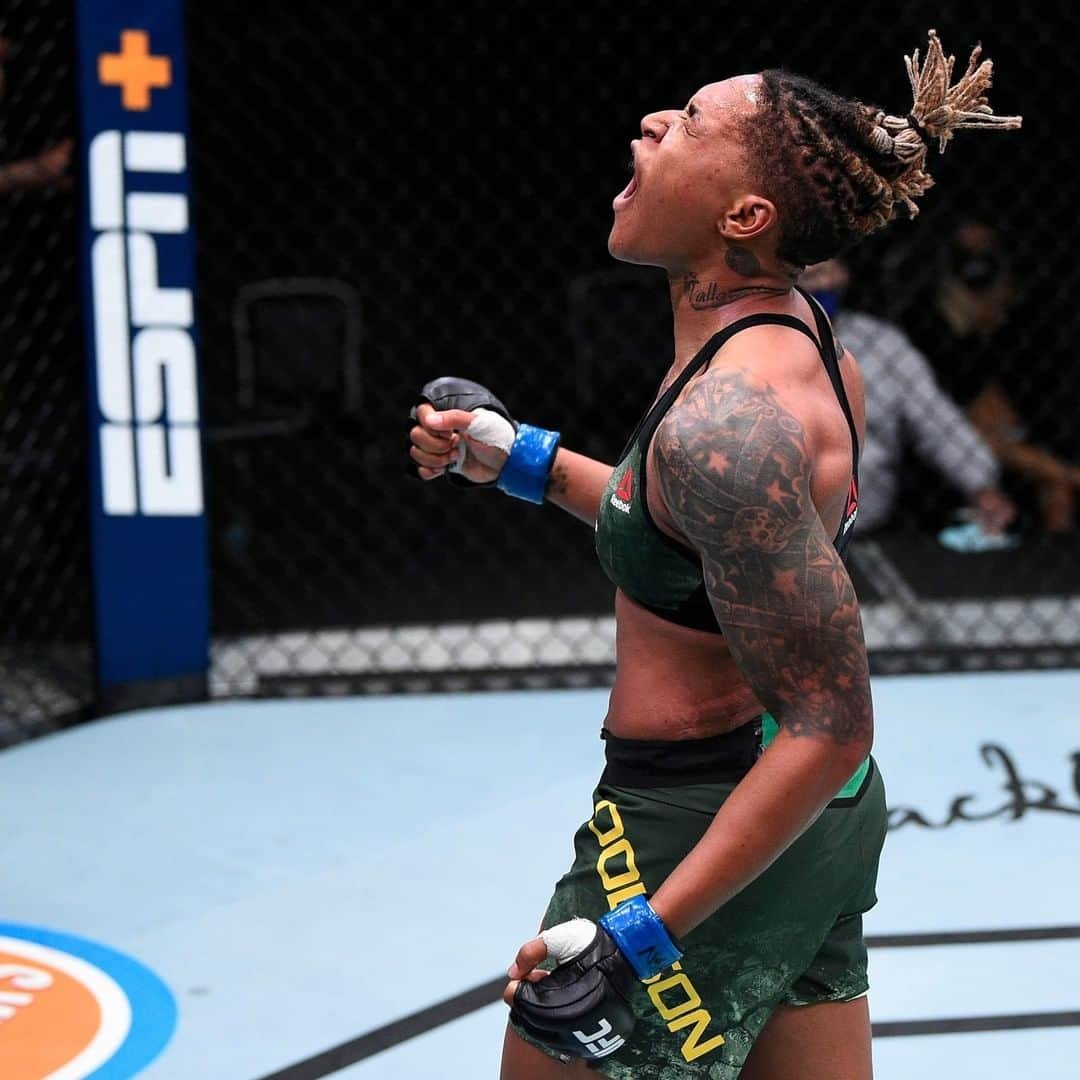 UFCさんのインスタグラム写真 - (UFCInstagram)「This one goes out to the underdogs 🐶 Last time out, @Danger_Dobson gave us the upset of the year! #UFCVegas19」2月17日 5時02分 - ufc