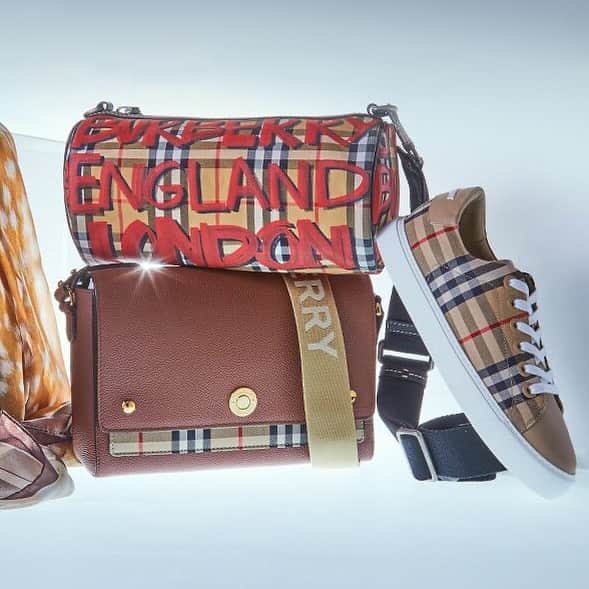 GILTのインスタグラム：「Your wardrobe could use some check. Tap to shop #Burberry.」