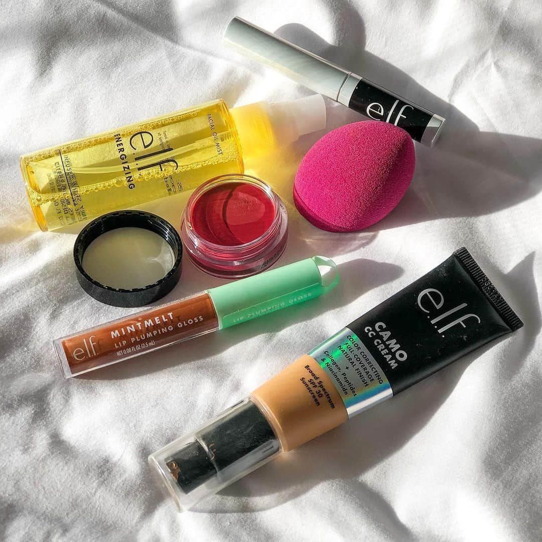 e.l.f.さんのインスタグラム写真 - (e.l.f.Instagram)「Get all of this with FREE SHIPPING for two days only on elfcosmetics.com 🙌😍  Products featured: Energizing Facial Oil Mist, Putty Blush, Total Face Sponge, Enhancing Lash & Brow Serum, Mint Melt Lip Plumping Gloss in Mint Chocolate and Camo CC Cream ✨  Tap to shop! 📷: @jazupmystyle #eyeslipsface #elfingamazing #elfcosmetics #crueltyfree #vegan」2月17日 5時03分 - elfcosmetics