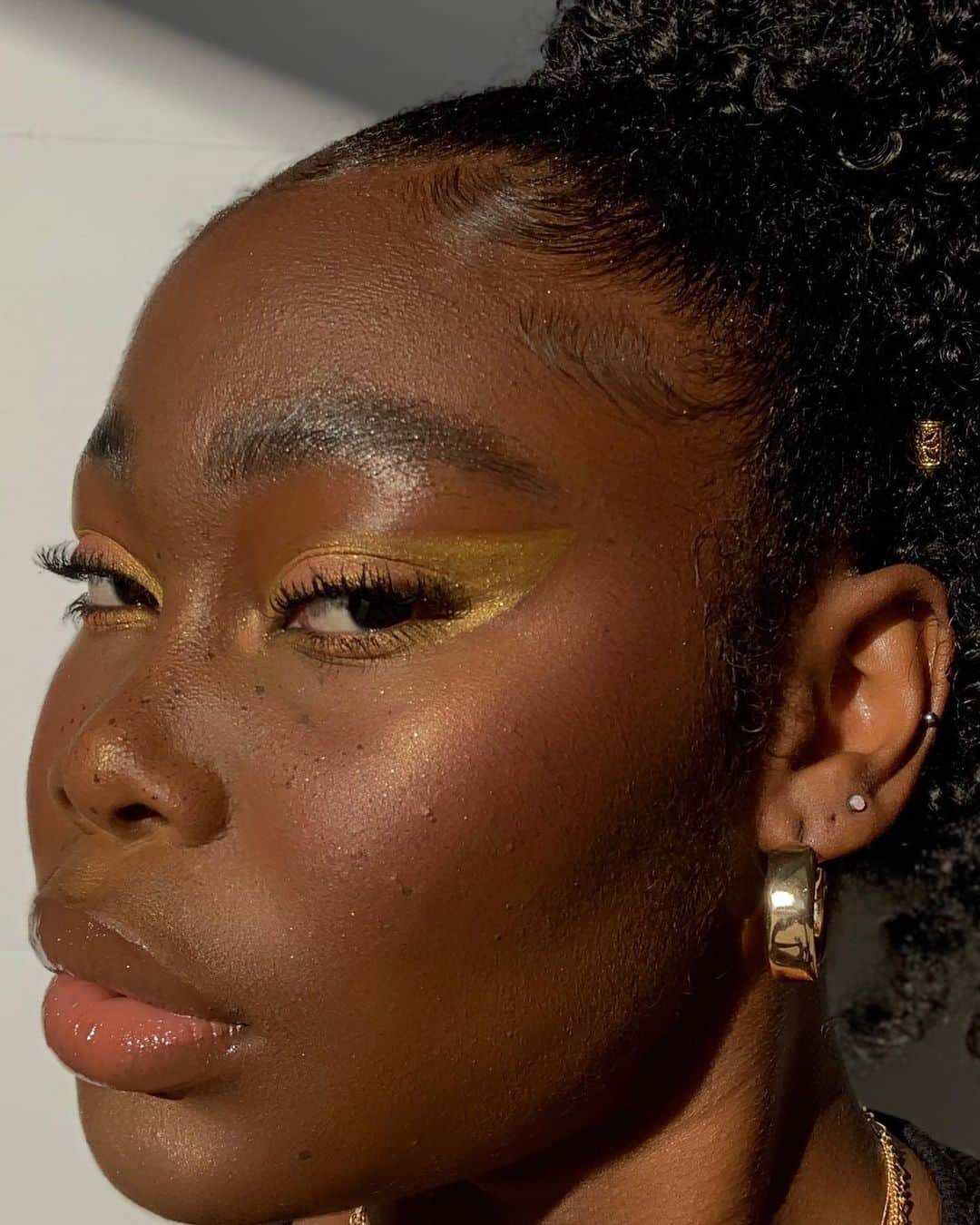 BH Cosmeticsのインスタグラム：「Let's GOOO 🧳  📸 : @halfagemini in the new Travel Series  #bhtravelseries #bhcosmetics」