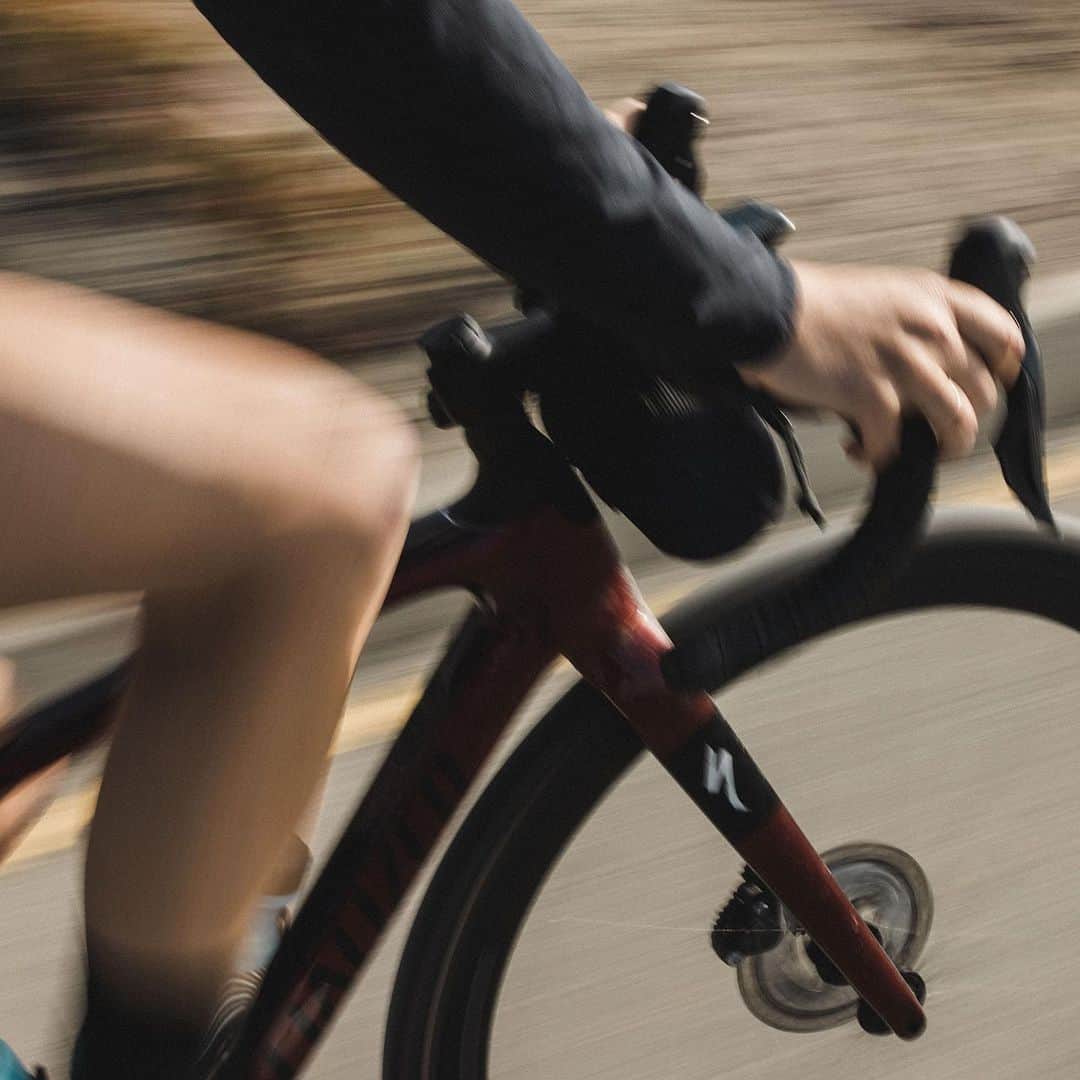 Shimanoさんのインスタグラム写真 - (ShimanoInstagram)「Talented photographer @Creedub shares how to take better photos on the bike and how to capture your cycling story through intentional lighting, exposure, framing, and composition. Click the link in our bio to read more 📸  #RideShimano #ShimanoRoad」2月17日 5時10分 - rideshimano