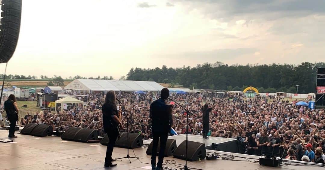 Queensrycheさんのインスタグラム写真 - (QueensrycheInstagram)「At Rock of Ages Open Air in Seebronn, Baden-Wurttemberg, Germany 🤘 #queensryche #theverdicttour #rockofages #badenwürttemberg #germany🇩🇪 #greatcrowd #bandofbrothers #friends #goodtimes #memories #wemissyou」2月17日 5時25分 - queensrycheofficial