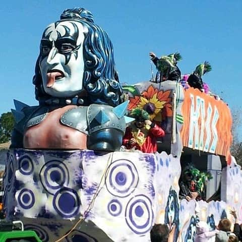 KISSさんのインスタグラム写真 - (KISSInstagram)「Celebrating #FatTuesday with some #KISS sightings at previous #MardiGras'!」2月17日 5時24分 - kissonline
