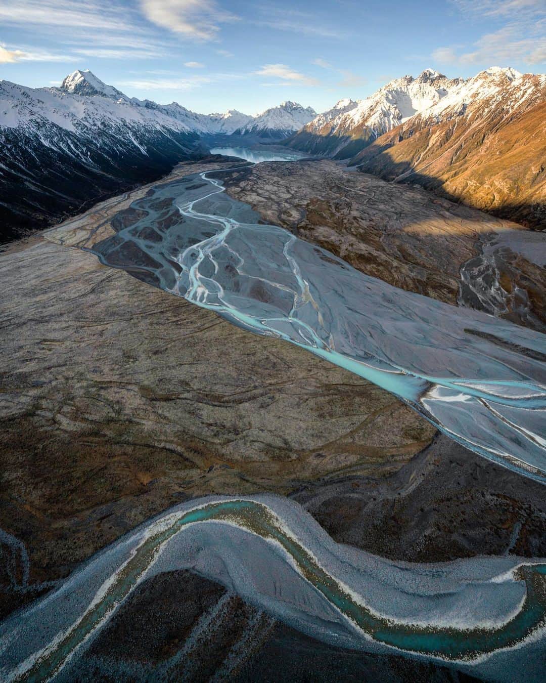 クリス・バーカードのインスタグラム：「In this immensely glaciated landscape we humans are returned to our appropriate size.」