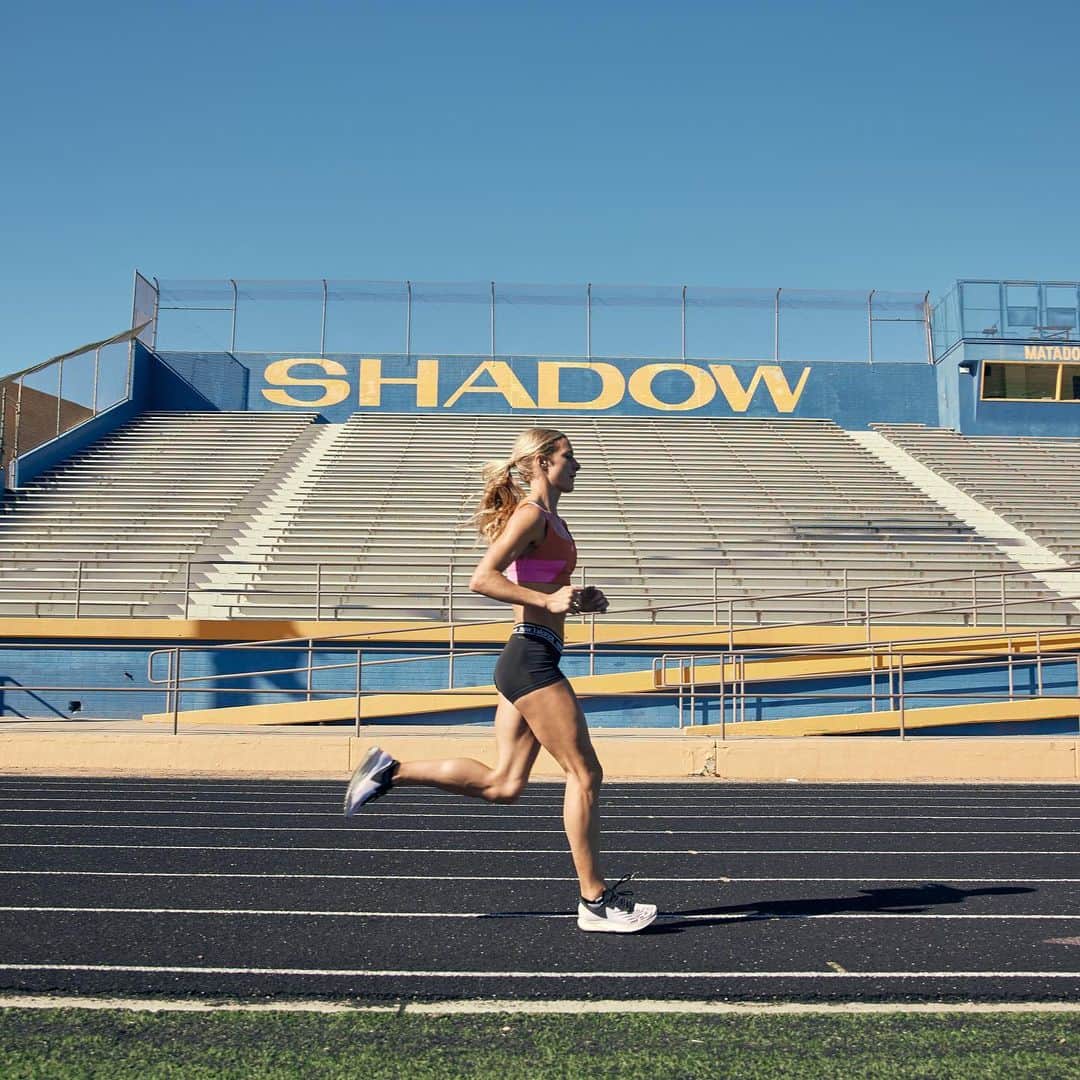 のインスタグラム：「Chasing my shadow. Always. Well sometimes it chases me...but you get the point. #justkeeprunning」