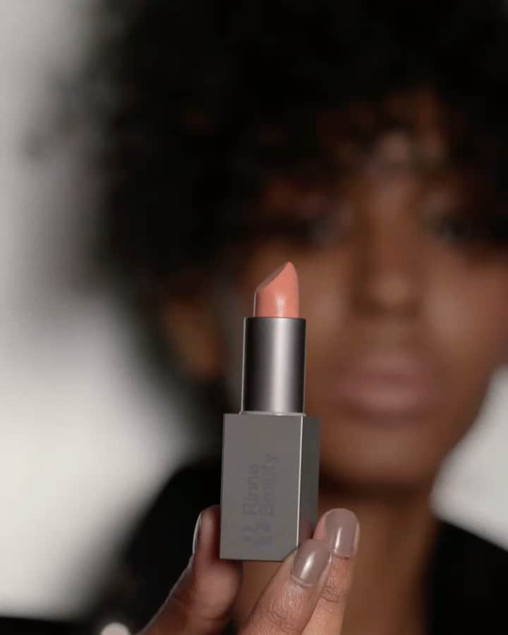 リサ・リナのインスタグラム：「RinnaBeauty.com 💕 NUDES!  Trouble Maker, Rose All Day and Pucker Up Bitch 💋 All restocked and ready to GO! 💋💄💋💄💋💄💋」