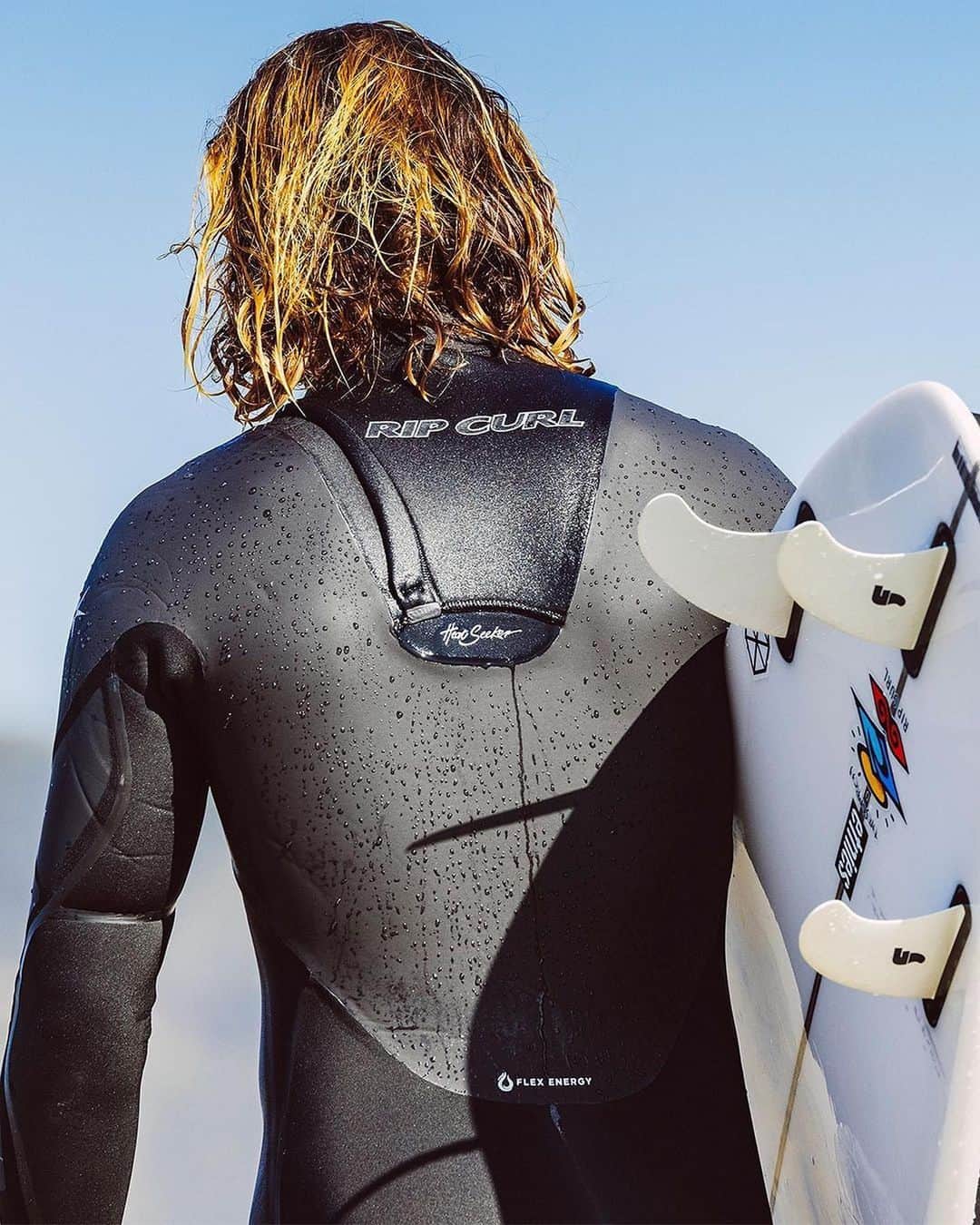 Rip Curl Australiaさんのインスタグラム写真 - (Rip Curl AustraliaInstagram)「Nobody’s safe from a classic @connercoffin hack.⁠⁠ ⁠⁠ Conner disrupting local wildlife in the warmest, most flexible #Flashbomb ever, the new HeatSeeker E6.⁠⁠ ⁠⁠ Swipe and tap to explore.」2月17日 6時02分 - ripcurl_aus
