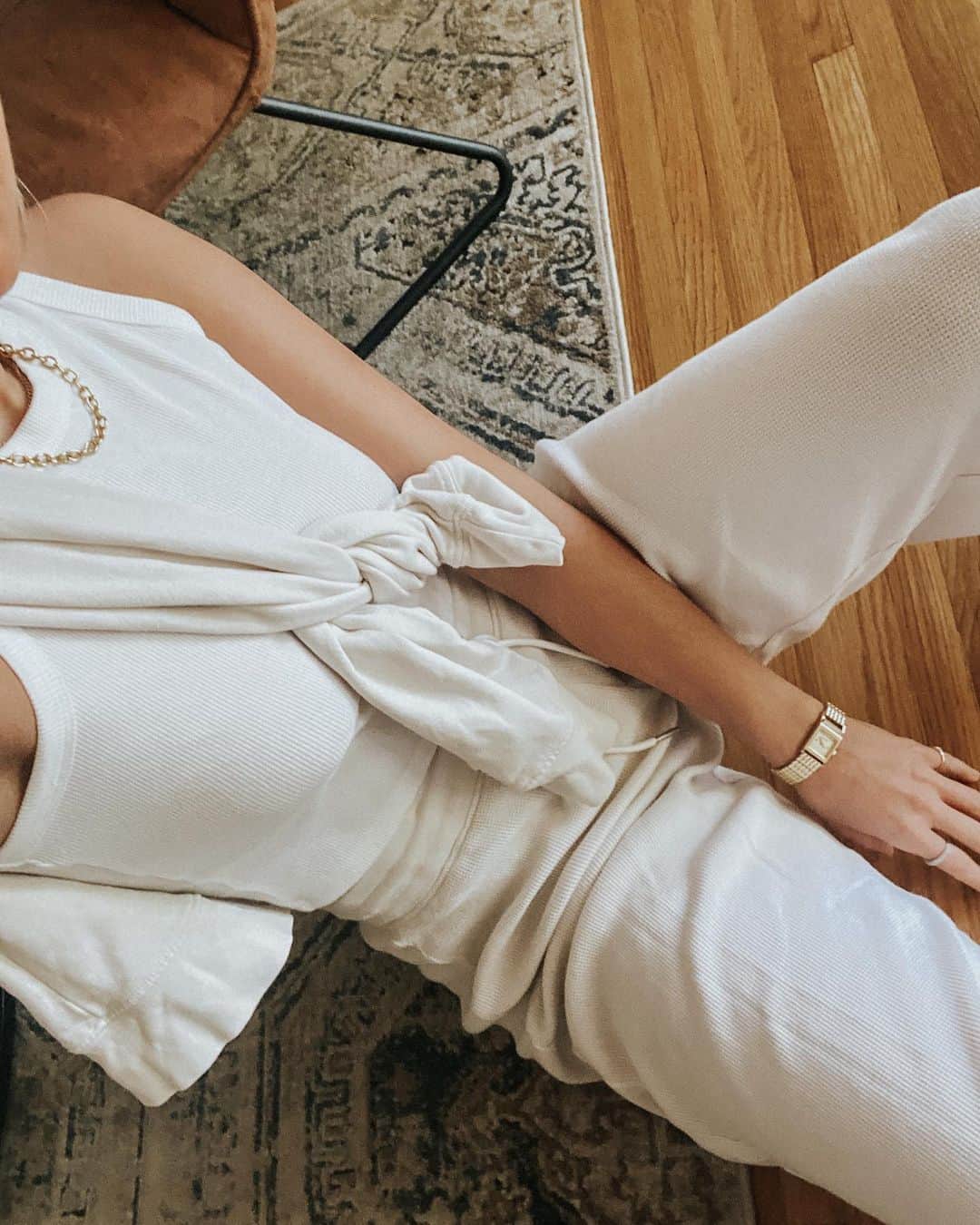 Camden Scottさんのインスタグラム写真 - (Camden ScottInstagram)「Oh look I’m in a monochrome lounge set. Groundbreaking. Never been done before. Absolutely unheard of.」2月17日 6時27分 - cammiescott