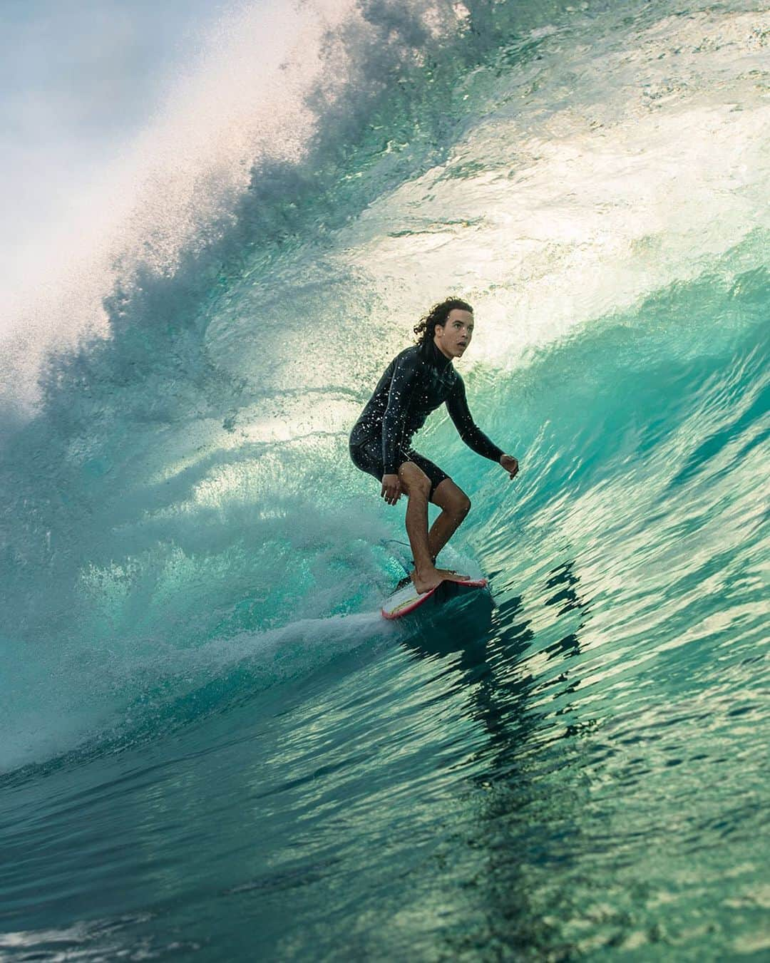 ボディーグローブさんのインスタグラム写真 - (ボディーグローブInstagram)「Cruising through the green room🤙 @nolanrapoza #timelesstuesdays  ~~ 📷 @brentbielmann #bodyglove #allthingswater #createhappiness #surf #surfline #surfer #surflife #pipeline #offthewall #northshore #oahu #hawaii #surfphotography #surfphotos #surfphoto #waterphotography #waterhousing #afternoonlight #afternoondelight #lighting #greatlighting #surfimages #surfimagery #inthetube #tuberiding #barrel #robertssurfboards #fun #greenroom」2月17日 6時22分 - bodyglove