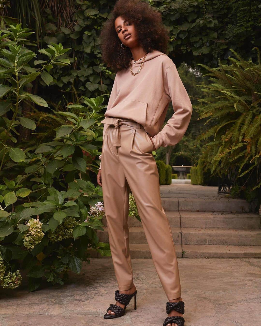 エーエルシーのインスタグラム：「Slouchy, soft and versatile.」