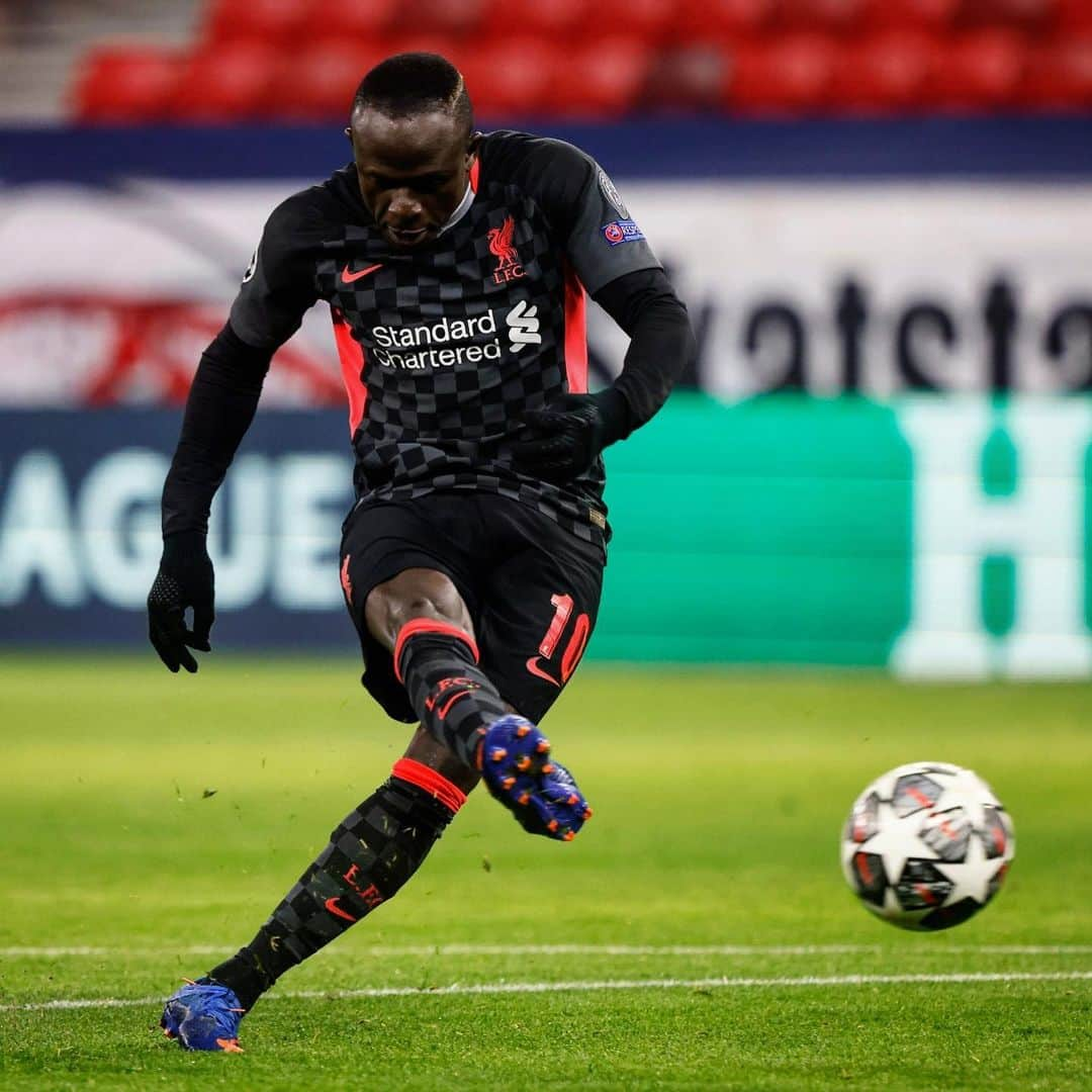 リヴァプールFCさんのインスタグラム写真 - (リヴァプールFCInstagram)「2️⃣0️⃣ minutes to go... keep it going lads! 💪 #LFC #Liverpool #LiverpoolFC #UCL #ChampionsLeague #RBLLFC」2月17日 6時33分 - liverpoolfc