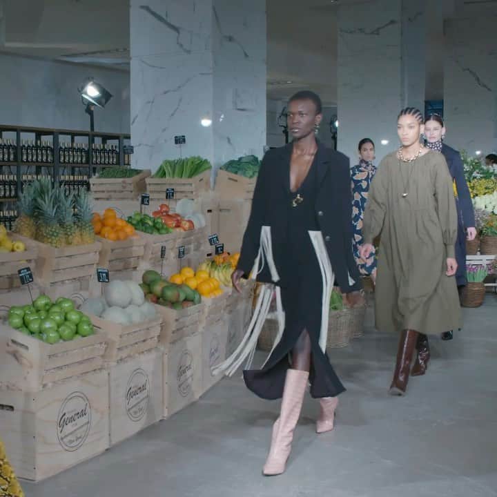Fashion Weekのインスタグラム：「Watching on repeat 🖤 Look back at @JasonWu's #MrWuGeneralStore runway, produced by @imgfocus, playing on demand on nyfw.com」
