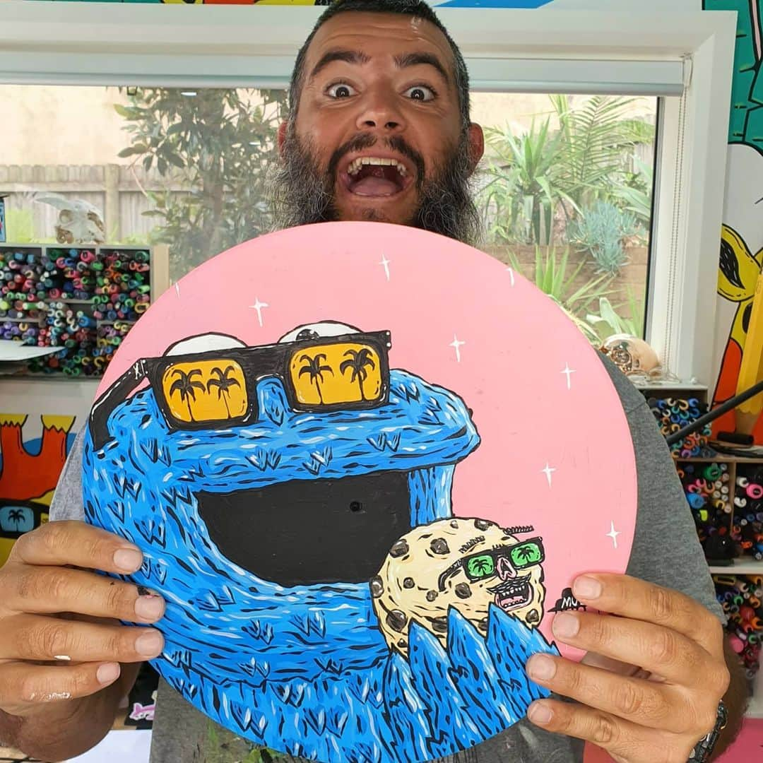 MULGAさんのインスタグラム写真 - (MULGAInstagram)「I drew my favourite cookie eating monster 🍪💙 for the SOUNDTRACK TO MY LIFE group artshow opening this Friday at @honeybonesgallery in Melbourne.⁣ ⁣ Around 15 years ago my sister had a Cookie Monster singing doll and it inspired me to write and record my own metalish version 🤘 of the song with my band Mulga's Room. It's called C is for Cookie and you can listen to it (and others) via the link in my profile 🎶.⁣ ⁣ If you have a listen👂let me know what you think! ⁣ ⁣ #mulgatheartist #cookiemonster #cisforcookie #honeybonesgallery #recordart」2月17日 6時43分 - mulgatheartist