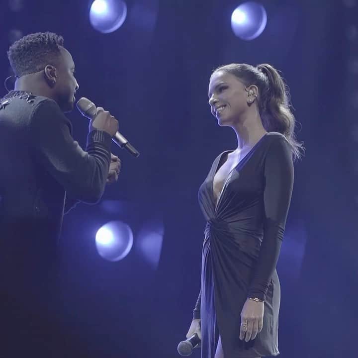 Mariana Riosのインスタグラム：「Por essa vocês esperavam? “Viver sem ti” mais uma vez pra mexer com os nossos corações 💕  @thbarbosa não vejo a hora! 🥰🎤」
