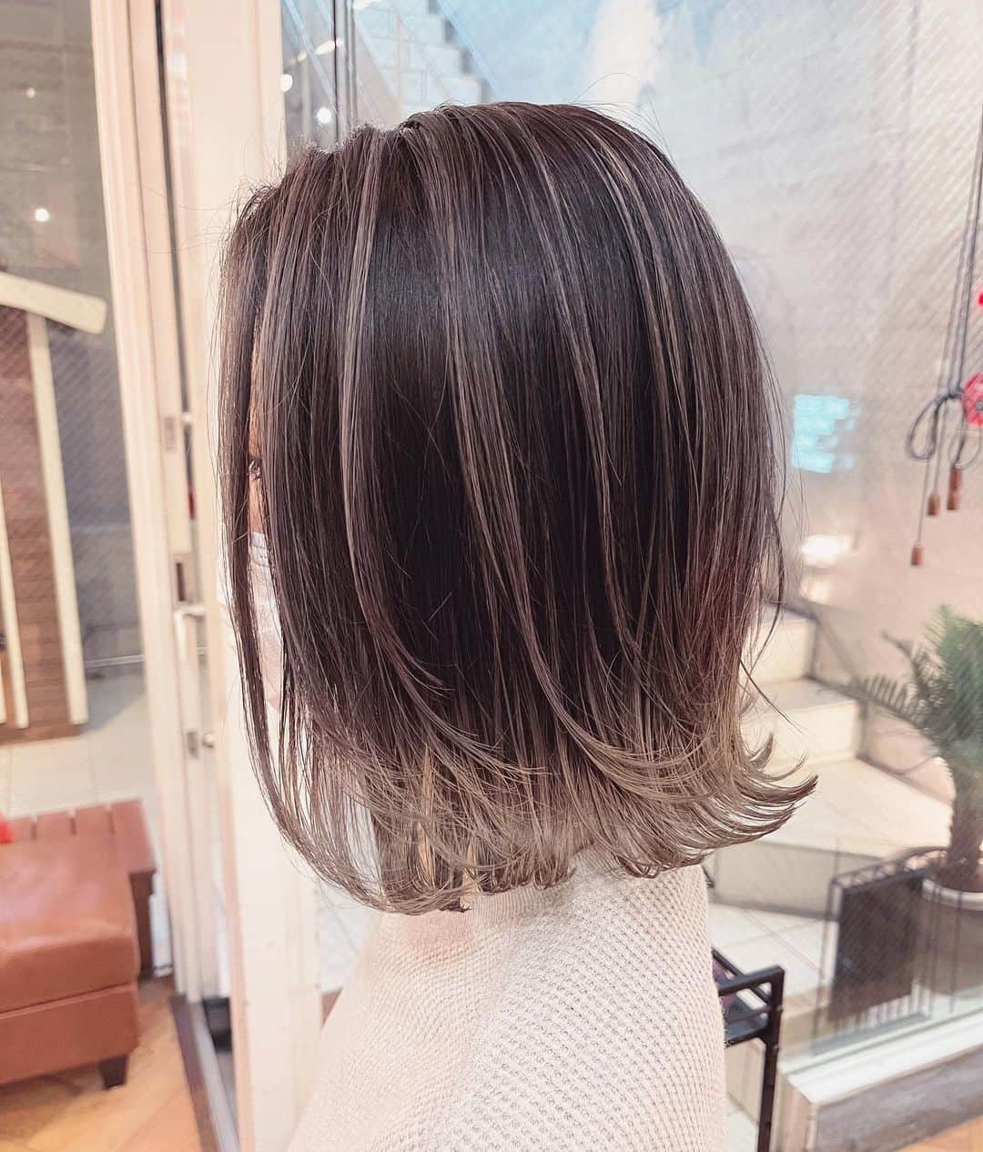 斉藤潤一のインスタグラム：「バレイヤージュ☀️  明るいカラーが好きな方は是非 . 〒150-0041 東京都渋谷区神南 ご予約はこちらへ ☞☞ TEL ☏﻿ ﻿03-3462-2093 web  roco@1cs.jp 渋谷 美容室 #rocospearz . 〒150-0041 東京都渋谷区神南1-14-9 第7FMGビルB1F . . ご予約はこちらへ ☞☞ TEL ☏﻿ ﻿03-3462-2093 web  roco@1cs.jp . ★平日  open  11:30-22:30 ★土日祝  open  11:00-21:30  #渋谷#東京#oggiotto#新宿#新宿美容室#ヘアアレンジ #外国人風#バレイヤージュ #hair#渋谷美容室 #インナーカラー#オシャレ #ダブルカラー#外国人風カラー#ショートヘア #ヘアアレンジ #ケアブリーチ  #アッシュ #newcolor # #tokyo #shibuya #hair #ボブ #モデル#バレイヤージュカラー #ファッション　#美容師」
