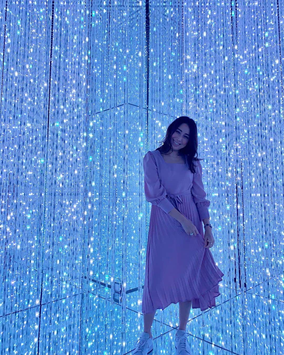 宮田綾子さんのインスタグラム写真 - (宮田綾子Instagram)「⁑ チームラボ続き✨　@teamlab  このキラキラは絶対撮りたかったんだけど色がランダムで薄いブルーの光になるのにこれまた結構待ったなー笑 光の空間に癒された 　  #宮田綾子 #teamlab #チームラボ #幻想的 #チームラボお台場 #お台場 #tokyo #wonderful_places #genic_mag #genic_japan #tokyoluxey」2月17日 6時54分 - ayako__miyata