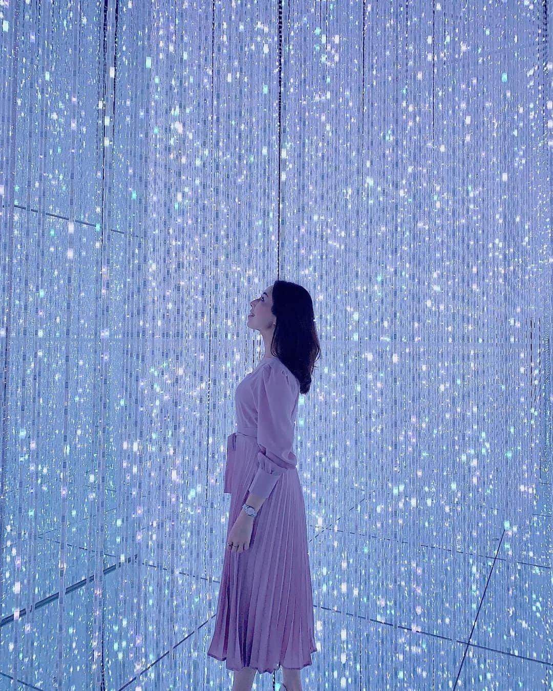 宮田綾子さんのインスタグラム写真 - (宮田綾子Instagram)「⁑ チームラボ続き✨　@teamlab  このキラキラは絶対撮りたかったんだけど色がランダムで薄いブルーの光になるのにこれまた結構待ったなー笑 光の空間に癒された 　  #宮田綾子 #teamlab #チームラボ #幻想的 #チームラボお台場 #お台場 #tokyo #wonderful_places #genic_mag #genic_japan #tokyoluxey」2月17日 6時54分 - ayako__miyata