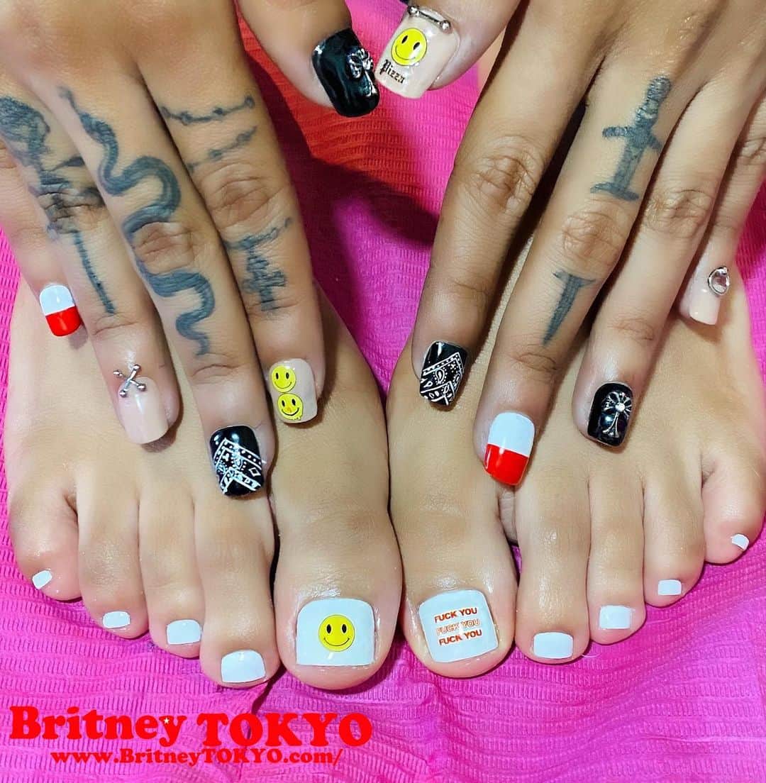 Britney TOKYOさんのインスタグラム写真 - (Britney TOKYOInstagram)「💊😆⚡️ @riconasty   #nailart #nails #fashion #britneytokyo #riconasty」2月17日 6時49分 - britneytokyo