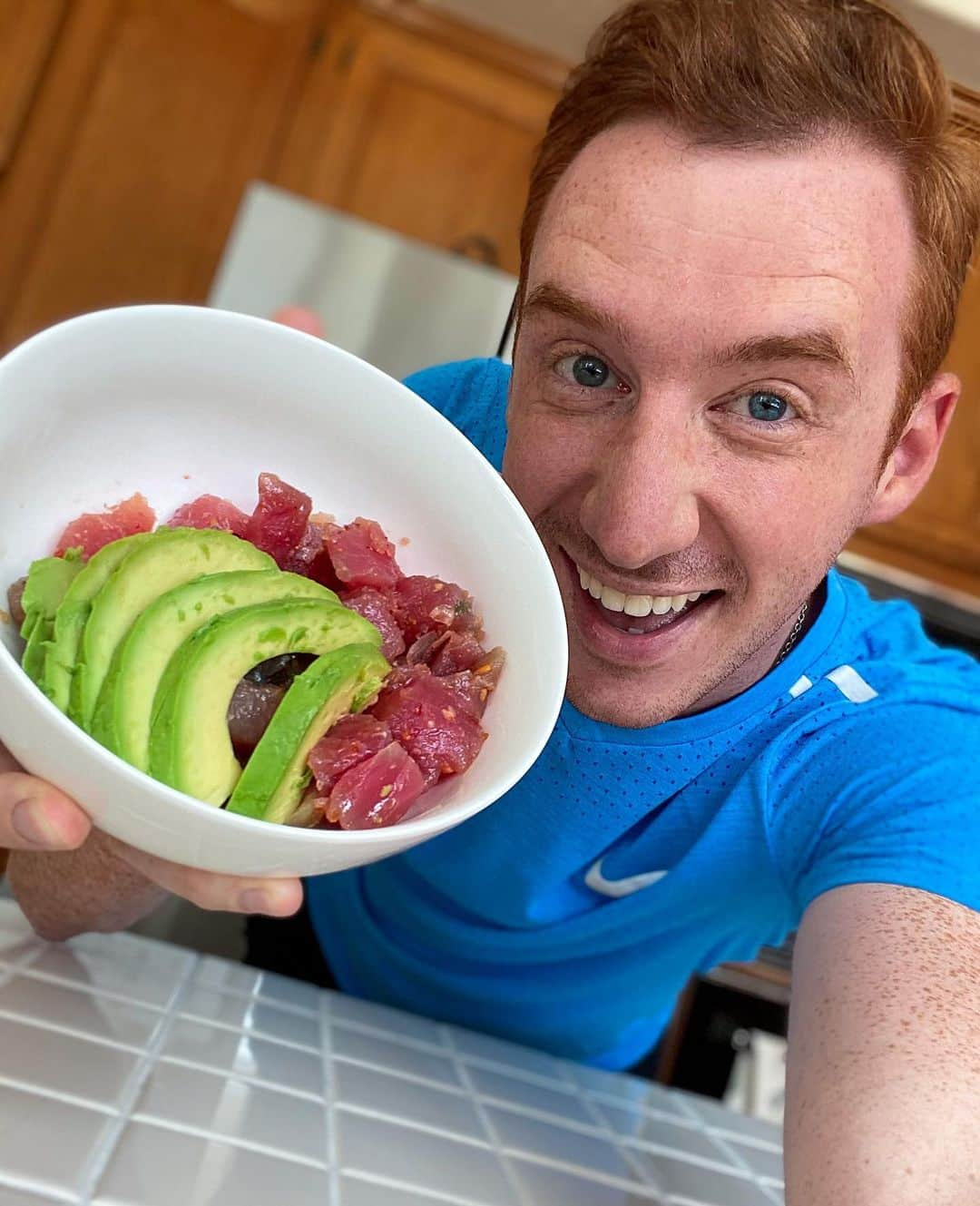 ショーン・ラビットのインスタグラム：「What’s the craziest must have food you traveled home with? Me, 5lbs of poke! 🐟😂 旅行中にどんな食べ物を持ち帰りましたか？ 私、2.2kgポケ🤣🍣  I’ve brought home pizzas from NYC, deep-dish pizzas from Chicago, kimbop from Korean, but this time I brought home fresh poke, 5lbs of it to be exact! “How?” You ask? Froze it in the hotel room fridge, plastic wrapped the containers for no spilling and threw it in my carry on luggage!  If you’re a foodie, you’ll understand 😂🌺  ニューヨークのピザ、シカゴの深皿ピザ、韓国のキンボップを持ち帰りましたが、今回は新鮮なポケ、正確には5ポンド (2.2kg) を持ち帰りました。 "どうやって？" あなたが尋ねる？  ホテルで冷凍し、こぼれないようにプラスチックで容器を包み、機内持ち込み手荷物に入れました！  あなたが食通なら、あなたは理解するでしょう😂🌺 . . . . . . . . .  #figureskating  #poké #workoutmotivation  #training  #foodie  #fitfam  #travel  #hawaiieats  #ootd  #japan  #foodporn #healthyeats  #アメリカ #フィギュアスケート  #トレーニング  #筋肉  #筋トレ  #焼肉 #モデル  #イケメン  #ファッション  #おしゃれさんと繋がりたい  #今日の服  #いいね返し  #インスタ映え  #可愛い  #朝ご飯  #おはよう #刺身」