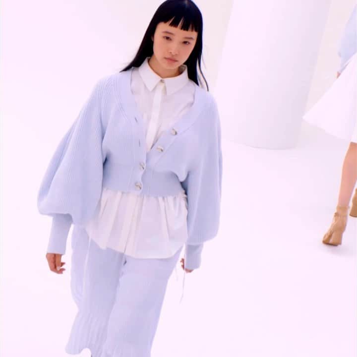 アディアムのインスタグラム：「#ADEAM Fall Winter 2021 Collection.   Videographer: @YusukeMiyazaki Styling: @Miyuki_Blue Hair: @KenichiForSenseofHumour  Make Up Artist: @SadaIto   Watch the full video at ADEAM.com. #LinkInBio」
