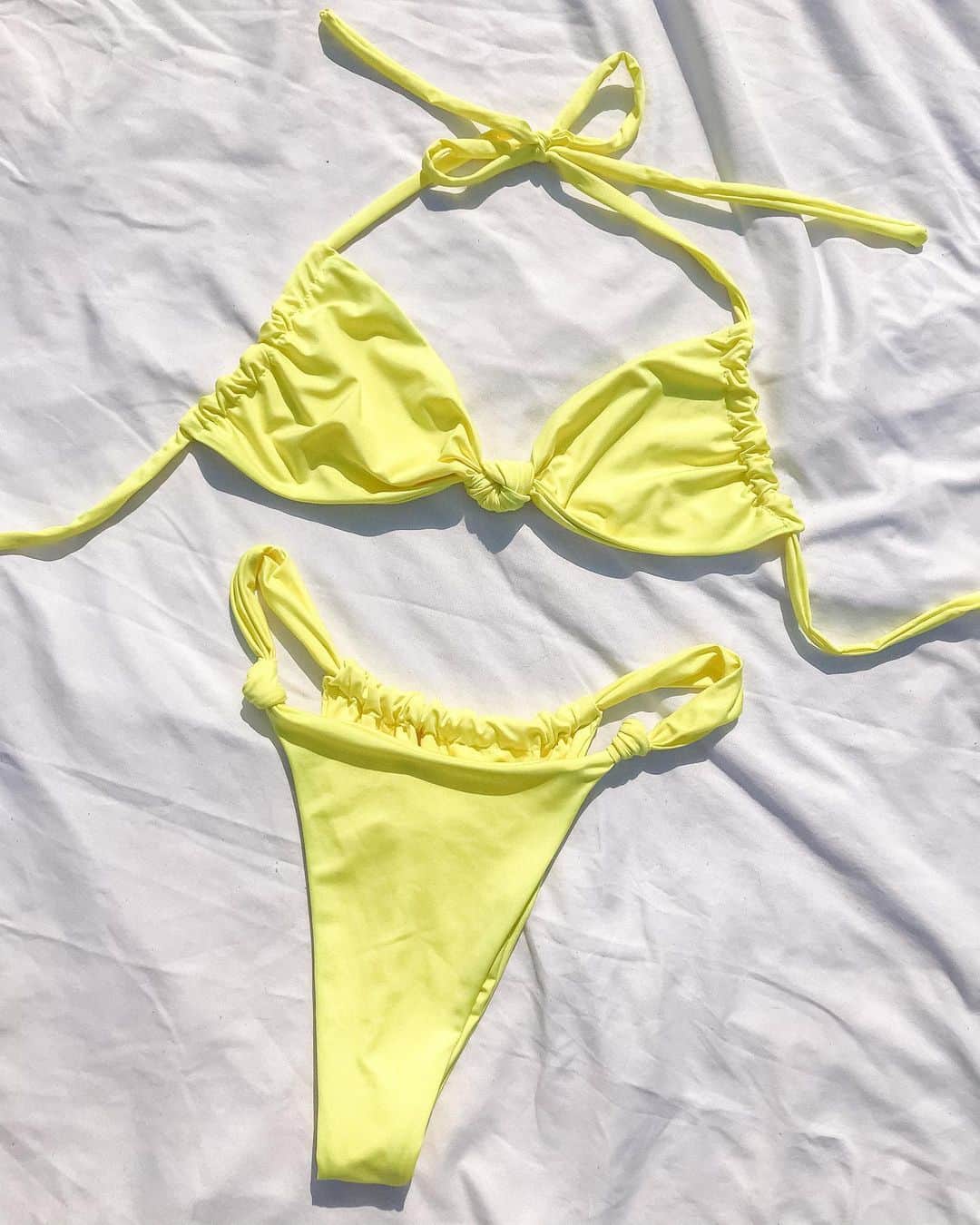 FRANKIES BIKINISさんのインスタグラム写真 - (FRANKIES BIKINISInstagram)「Inspiration behind this new color? Freshly squeezed lemonade to cool off in the summer sun 🍋💦 Spring Drop 3 is coming for you Monday 2/22.」2月17日 7時07分 - frankiesbikinis