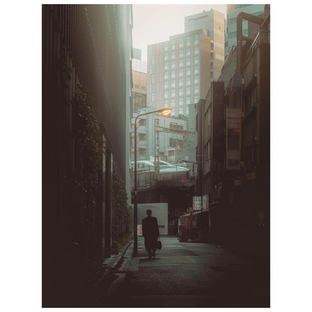 kazhixさんのインスタグラム写真 - (kazhixInstagram)「Tokyo Rhapsody . . . Light and shadow in the daily life of Tokyo . . . . #fujifilm_xseries . . . #今日もx日和 #富士フイルム  #FUJIFILM #xシリーズ  #instagram  #igersjp #HelloFrom Tokyo #ファインダー越しの私の世界 #東京カメラ部 #tokyocameraclub #lovers_nippon #daily_photo_jpn #tokyoartsandculture #JapanCityBlues #tokyotokyo  #jj_forum_3255」2月17日 7時07分 - kazhix