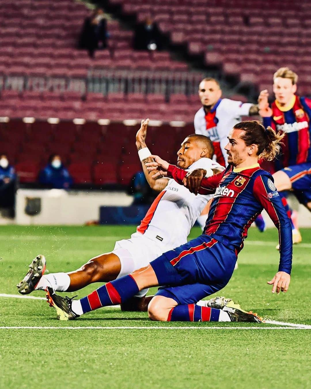 プレスネル・キンペンベさんのインスタグラム写真 - (プレスネル・キンペンベInstagram)「Half-Time ⏳🔴🔵 #LAFORCE」2月17日 7時09分 - kimpembe3