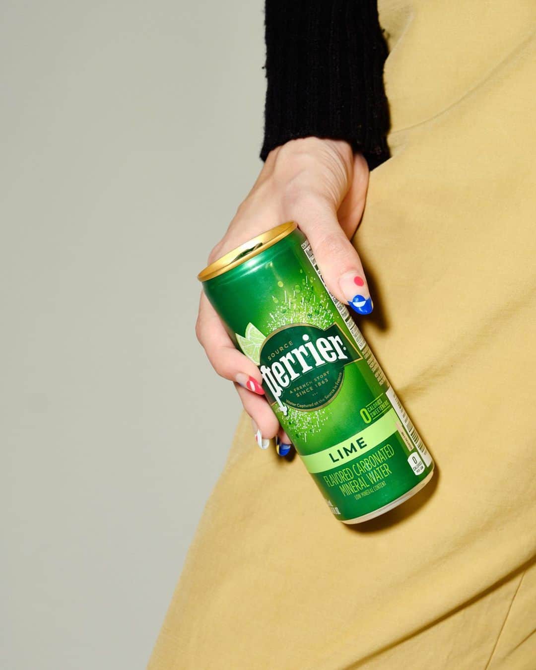 Fashion Weekのインスタグラム：「Watching the shows from home in style, with a @perrierusa in hand. Stay tuned this week for how to create our custom @NYFW mocktails using #Perrier. 💚」