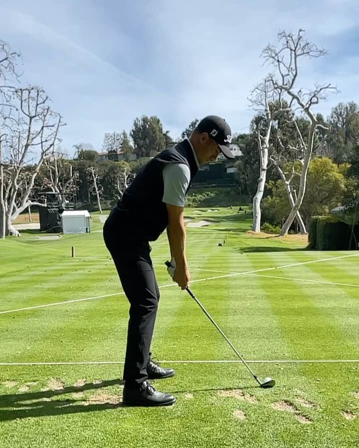 ジャスティン・トーマスのインスタグラム：「Hold 6 iron on the 6th today. Riviera is puuuuuure right now👌🏽👌🏽  🎥 cred: @mikethomaspga」