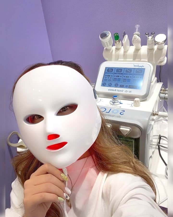 Eminanaのインスタグラム：「. . @mythel_self  . エステサロンでしか受けれないマシンが 月額制で使い放題空いた時間に気軽に通える💜 . 今回はフェイシャルにしたよ🧖🏽‍♀️ . マシンの使い方や効果は 備え付けのipadで確認できるから安心✌️ . 肌がもちもちになって メイクノリが良くなったから大満足でした💯 . 月額5980〜（プランによる）は安すぎるな〜😳✨ . 他にも個室でできる脱毛、痩身エステ ホワイトニングがあったよ💎 . 🔍横浜　セルフエステ　ミセル  Support By woomy . .  #食事改善#脱毛#フェイシャル#フェイシャルエステ #痩身エステ#ホワイトニング#ネイル#セルフエステ #コスメ#ミセル#mythel#woomyPR#メイク#痩身 #ダイエット#メイク動画#beauty#diet#ボディーメイク」