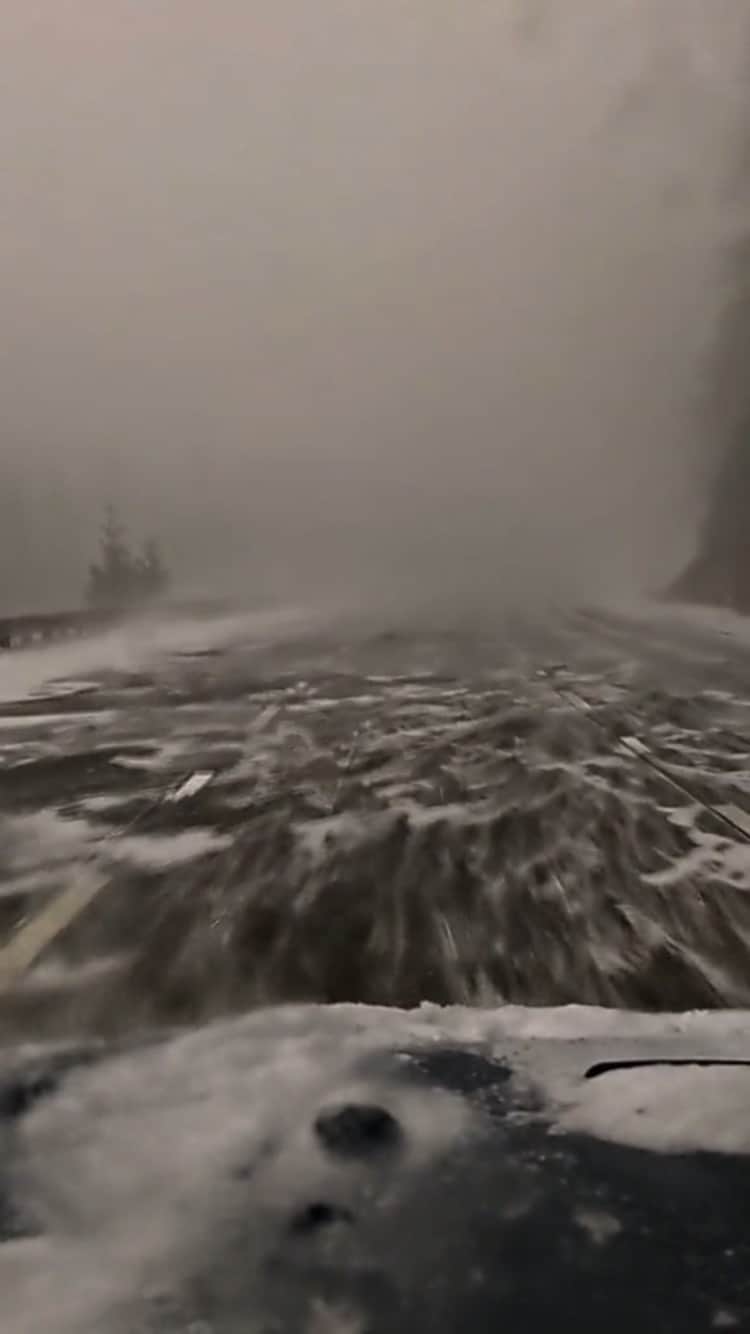 instagoodのインスタグラム：「@ryanlfrench Here’s what yesterday’s storm looked like in the mountains. The wind was insane!」