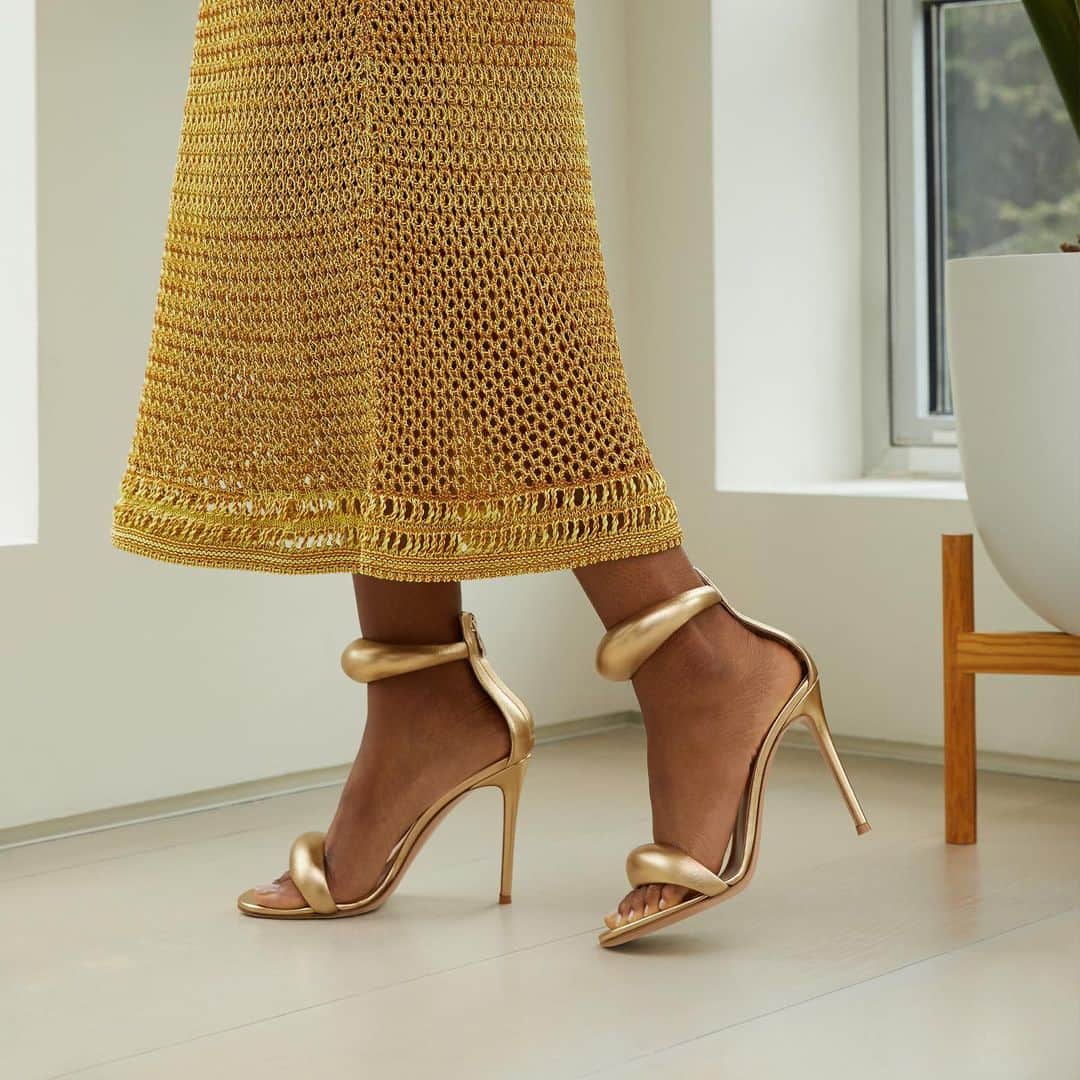 Saks Fifth Avenueのインスタグラム：「Step up your wardrobe with the latest sleek sandals and strappy heels from @gianvitorossi #10022SHOE」