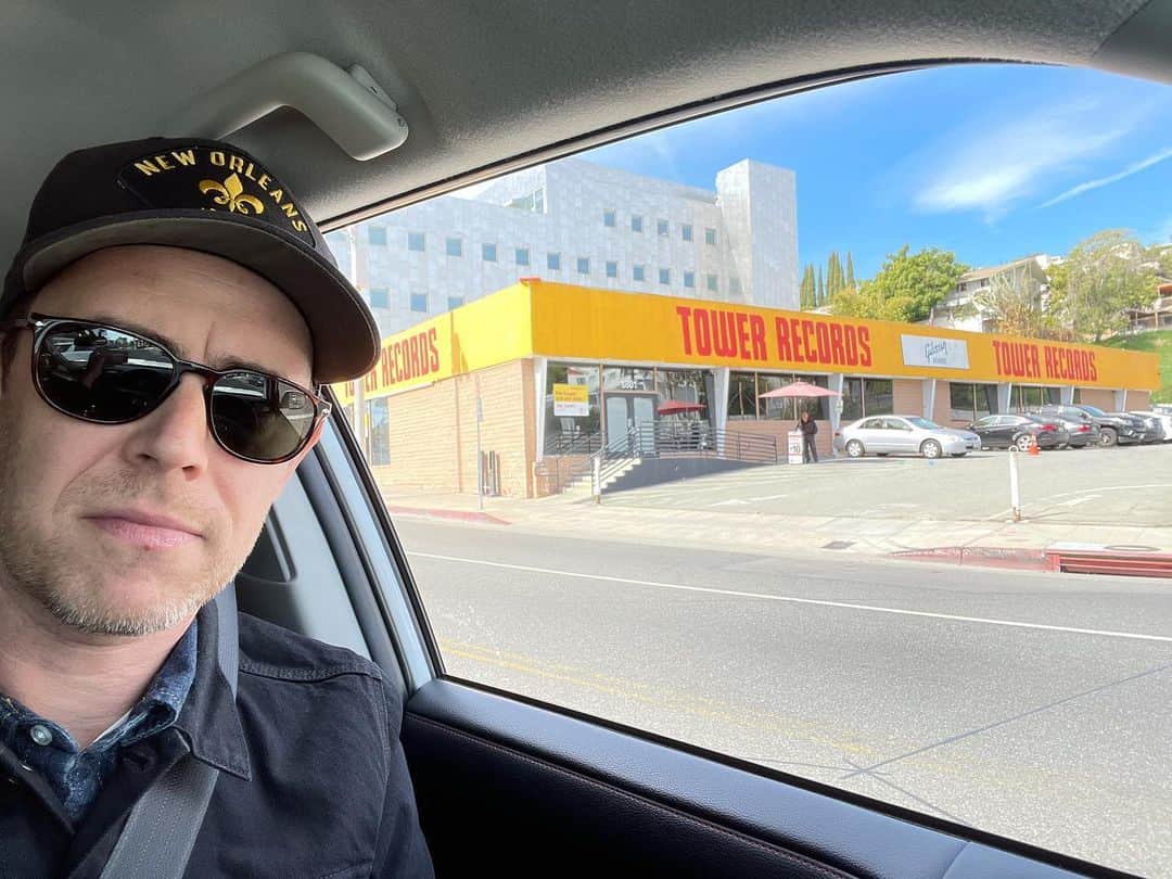 コリン・ハンクスのインスタグラム：「Painted this building years ago for the world's coolest premier party for a documentary. Pleases me to no end that the signage is still up」
