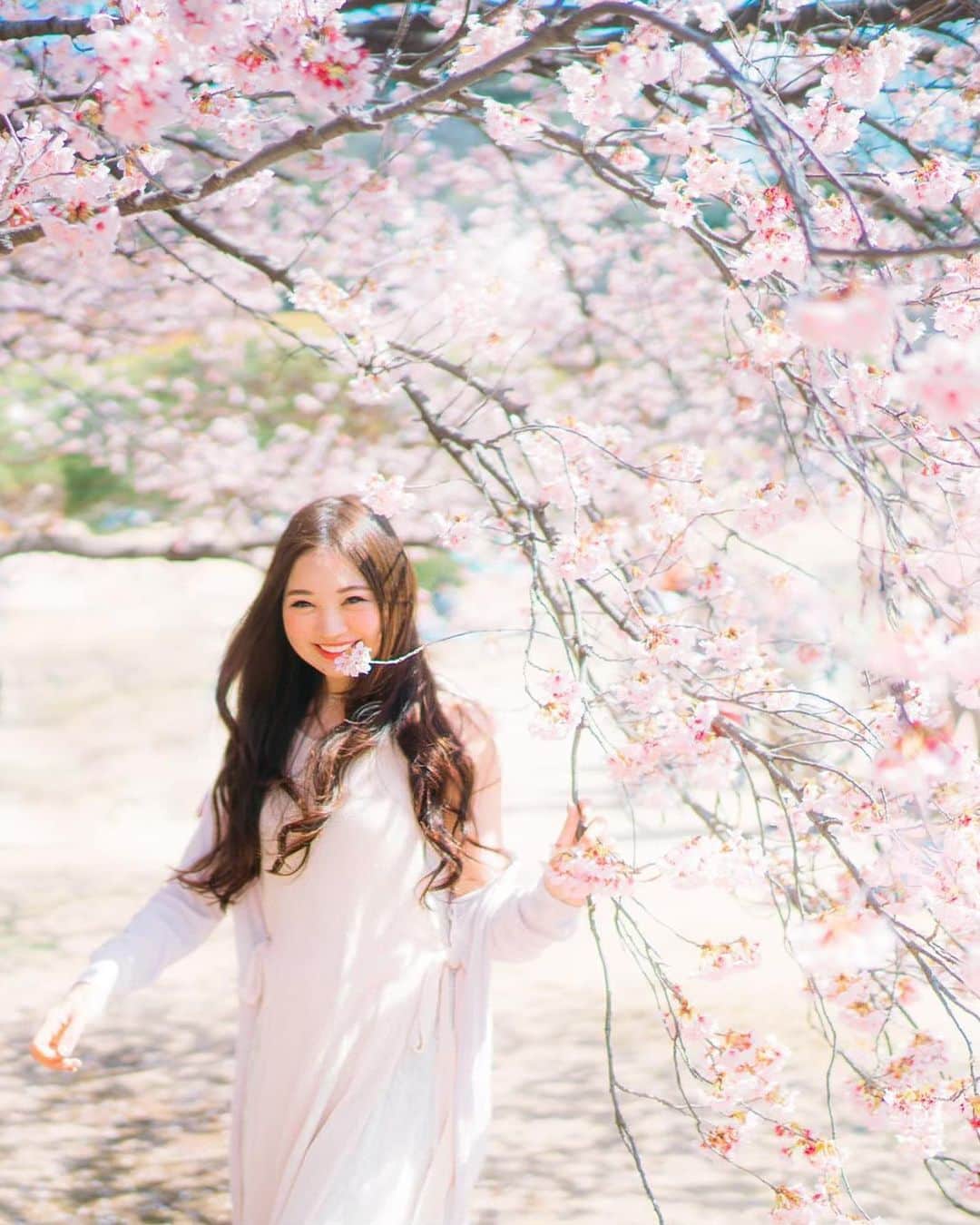 ももせゆきのインスタグラム：「・ ・ もうすぐ桜の時期だね🌸 来月今の仕事をやめて4月半ばまでひまだから、世の中が落ち着いたら桜いっぱい見に行きたいなー🌸💛 撮影行きたい📷  ・ ・ Photo @sass_sir   🌸  ・  #spring  #作品撮り  #team_jp_ #IG_PHOS#japan_daytime_view#ポートレート #被写体 #genic_mag#instagram#IGersJP #retrip_nippon #hubsplanet  #カメラ女子 #カメラ好きな人と繋がりたい #ファッション #ファインダー越しの私の世界 #サロンモデル#tokyocameraclub #awesome_earthpix  #タビジョ#art_of_japan_ #hellofrom #ビジョビ #whim_member #earth_portraits #東京女子部 #japan_of_insta #写真撮ってる人と繋がりたい#gpw_members_only #桜」
