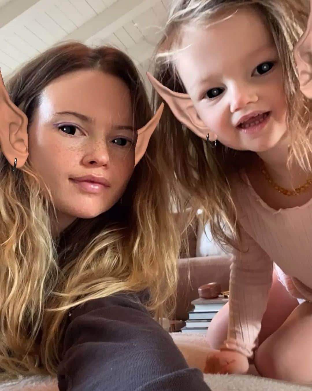 ベハティ・プリンスルーのインスタグラム：「my bestie turned 3. 👽👽」