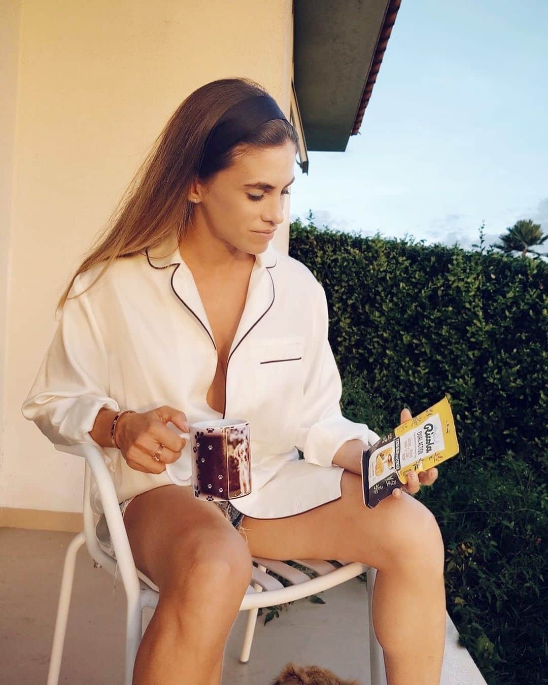 ベレン・モゾさんのインスタグラム写真 - (ベレン・モゾInstagram)「Colds and sore throats transcend seasons. Colombia has no seasons, and yet I stock up my home with @ricola_usa drops that accompany me from early signs of that tickle in my throat. Their Dual Action Honey Lemon is liquid menthol center filled, delivering a strong soothing relief that lasts. I carried Ricola drops in my golf bag back when I was on Tour and Rob carries Ricola for every trip as well. So next time you need cough drops, look for the yellow packaging. #ThatRicolaRelief #paid」2月17日 8時43分 - belenmozo