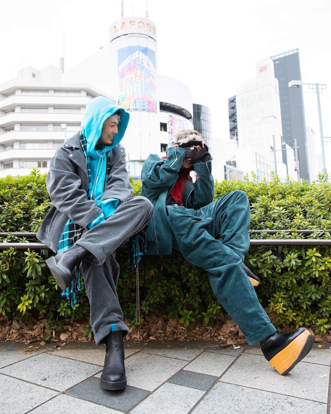 si ouxのインスタグラム：「ちあきさんに撮っていただいた我々です。  @chiakioshima #大島央照写真展  #私の記念日」