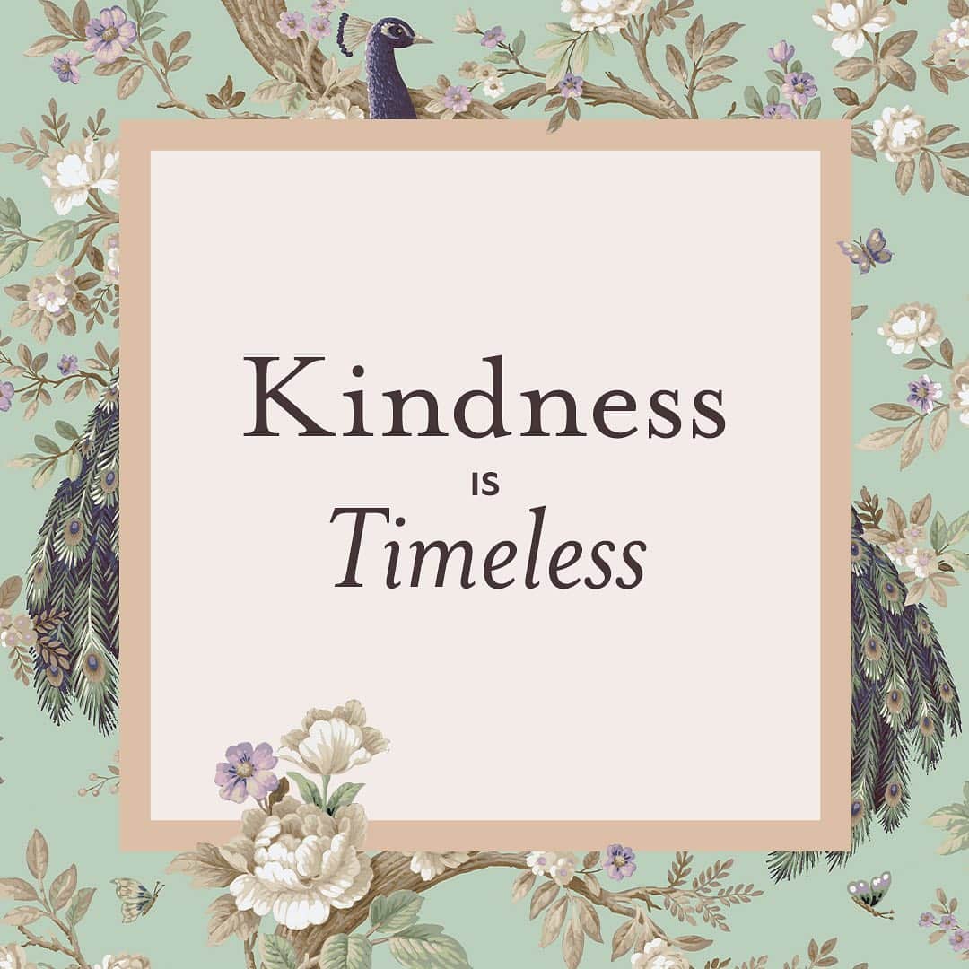 ローラアシュレイのインスタグラム：「💐 Giveaway 💐 A random act of kindness can make someone's day, month or even year...  Nominate someone for a surprise delivery of our new fresh flowers, available at Next, and make their day with this #RandomActOfKindness.   Simply tell us who you would surprise with a beautiful bouquet in the comments below, and we'll choose 1 person at random to be sent an arrangement from our new fresh flowers collection.   T&Cs apply. Ends 16.00 18.02.21」