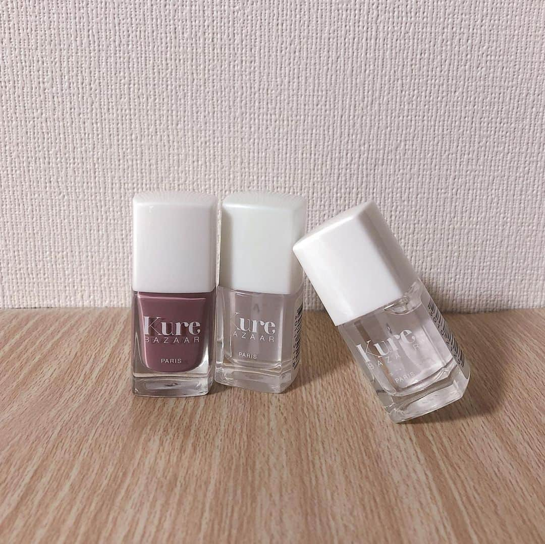 lily112988さんのインスタグラム写真 - (lily112988Instagram)「: #nail . . 春ネイル🌸🍃  @kurebazaar_japan  #クロエ  ある他のカラーのクリエーション途中に 偶然生まれたブレンドなんだって🤍  ピンク ベージュ ラベンダー なんとも言えない 絶妙なカラーバランス…🕊💜  ハケも塗りやすいし ムラになりにくいのがうれしい！ ベースも使い始めたけど カラーのノリが全然ちがう！  あー ネイル変わると テンションあがるぅぅぅ ＼＼\\ꐕ ꐕ ꐕ//／／ . ━━━━━━━━━━━━━━━ Kure BAZAAR ︎︎︎︎☑︎ クロエ ︎︎︎︎☑︎ ファーストベース ︎︎︎︎☑︎ ドライフィニッシュ ━━━━━━━━━━━━━━━ . . . #kurebazaar #キュアバザー #chloe #10フリー #ナチュラルネイルカラー #ナチュラルネイル #セルフネイル #ヴィーガン #paris #コスメ #お気に入りコスメ #cosme #beauty #モデル #読者モデル #ママモデル #beautyまとめ #美容 #美容好きな人と繋がりたい #爪かわいい #ワンカラーネイル #自爪ネイル #コスメキッチン #コスキチ #cosmekitchen #ネイルポリッシュ #ネイルケア #セルフネイル部」2月17日 19時41分 - lily112988