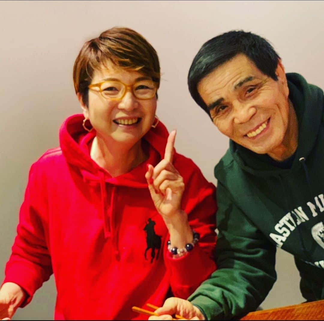 山本アーセンのインスタグラム：「お誕生日おめでとう、 この家族を作ってくれてありがとう、 じじがいなかったら今はないね！ これからもよろしく！ おめでとう🐝🙇🏻‍♂️」