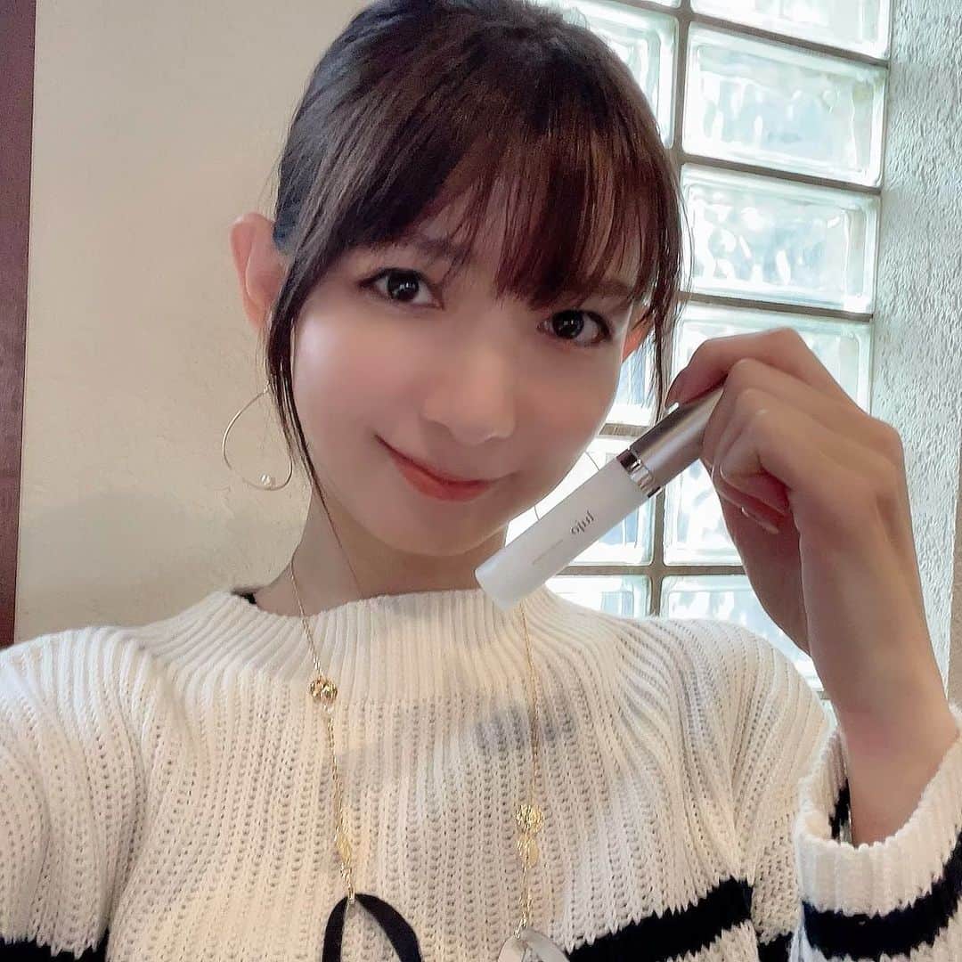 のインスタグラム：「新発売lujoニードルセラムを使ってみたよ✨  lujoはファンデを使ったことがあるのですが、これは塗る針美容液と言われていてヒト幹細胞培養液入りの先端美容のマイクロニードル技術を取り入れたニードルセラム。 目元や口元など気になる部位に使ってますが、寝る前に使うとふっくらハリが出て良い感じ🙌  おうちでもエステ級のケアがしたい方にオススメです◎  @lujo_jp  #lujo#ルジョー #lujoニードルセラム #針美容液#塗る針美容液#アイクリーム#ヒト幹細胞 #pr」