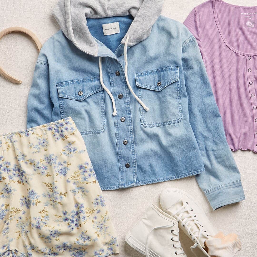 アメリカンイーグルのインスタグラム：「この服を着て、鏡を見てください！ あなた自身のファンになりましょう！ デニムジャケット：https：//bit.ly/3u4ULT2   公式オンラインストアをチェック⇒ www.aeo.jp 公式LINEをフォローしてスペシャルオファーなど様々な情報をゲットしましょう！☺     #AExME #AEJeans #AE #americaneaglejp #アメリカンイーグル」
