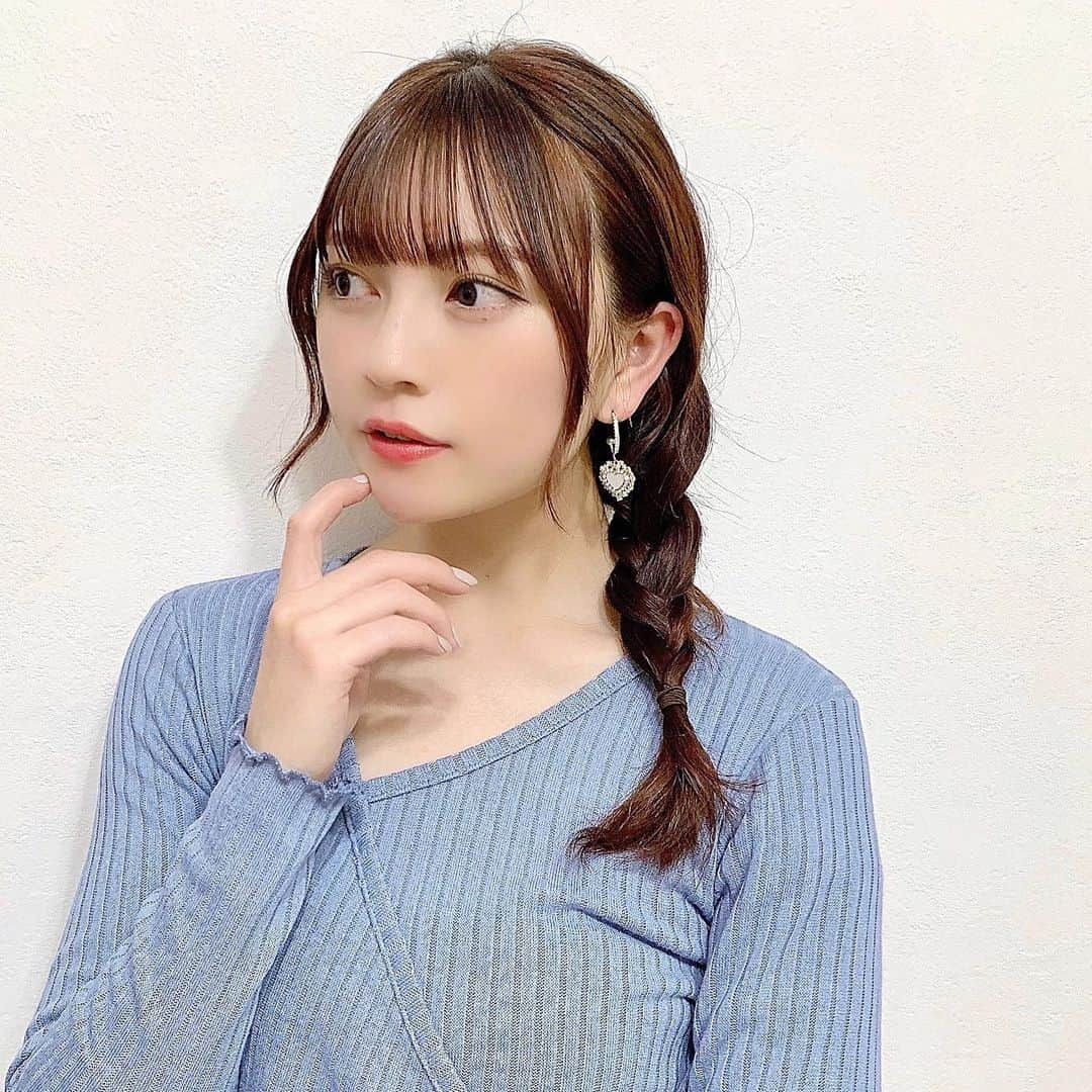 廣川奈々聖さんのインスタグラム写真 - (廣川奈々聖Instagram)「最近は、なんだかドタバタしてて﻿ 時間が空くと眠くなっちゃう私です🐈🛁﻿ ﻿ ﻿ このピアス 揺れ方が可愛くていっぱいつけてる〜 とある場所に置いてきちゃってたんだけど帰ってきました良かった ߹꒳߹ 🤍 ﻿ ﻿ 暖かくなってきたから薄手の洋服も着れてうれしい ﻿ ﻿ #まとめ髪#サイドアレンジ#みつあみアレンジ#私服」2月17日 18時13分 - nanaseven7_u_u